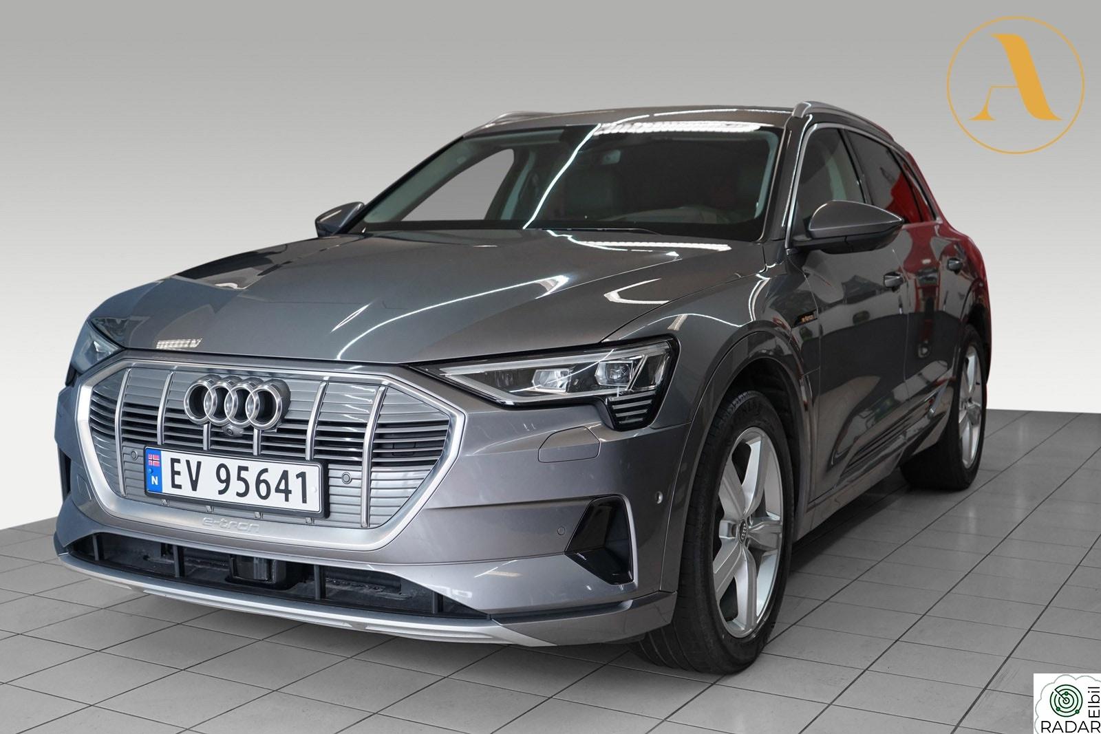 AUDI e-tron 55 QUATTRO/MATRIXLYS/HEADUP/KJØREASSISTENT/360/NORSK