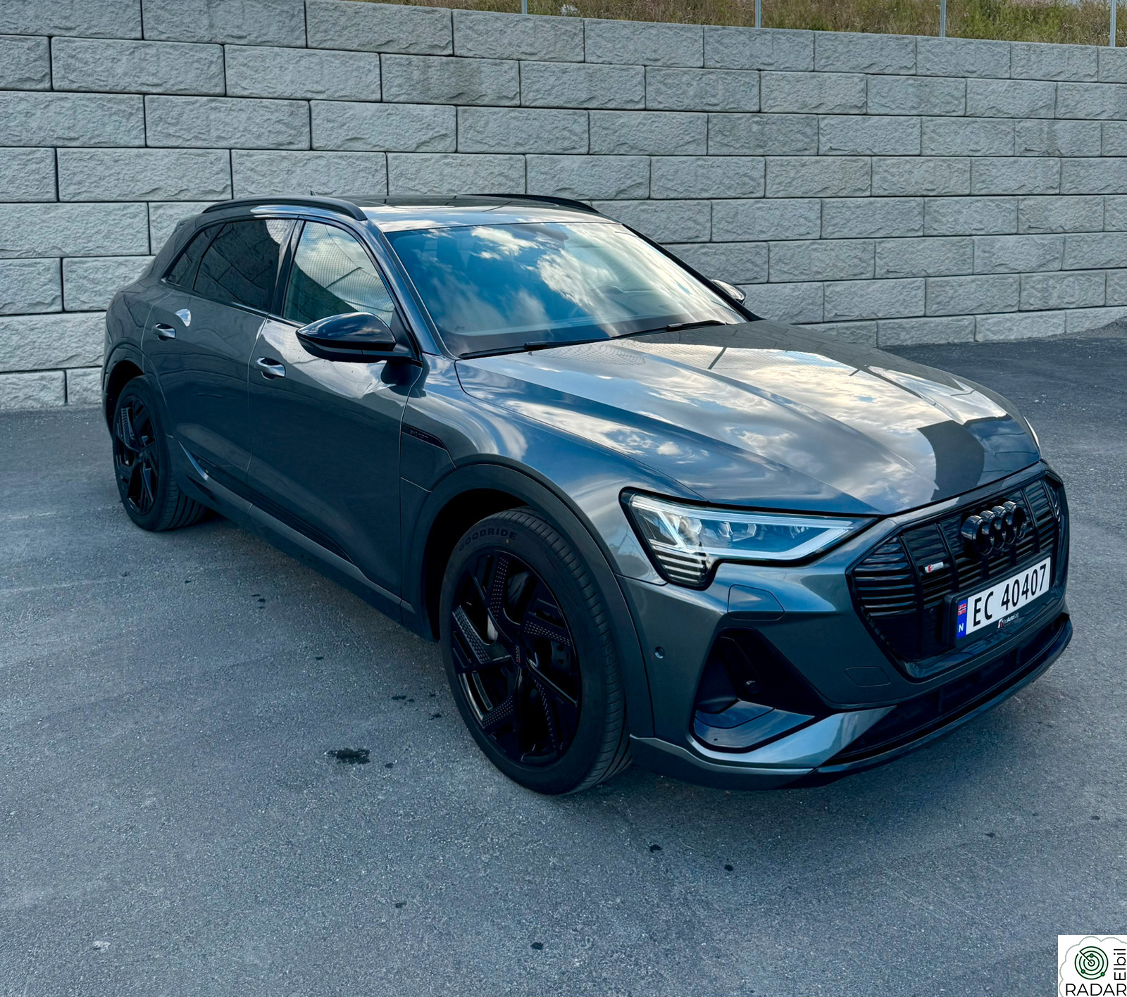 AUDI e-tron 55 55 2x S-Line ACC B&O Matrix Head-Up Luft Henger Skinn