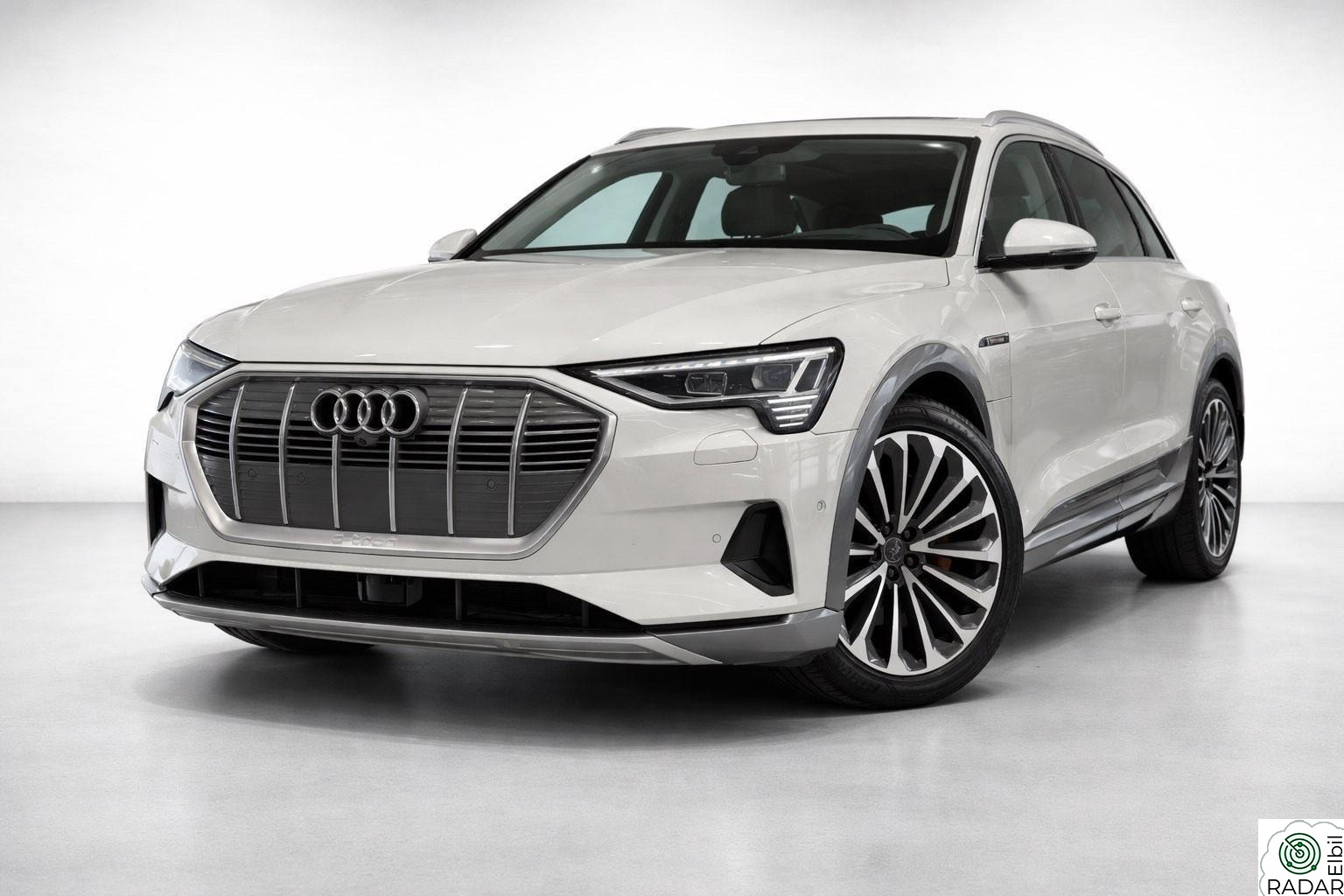 AUDI e-tron 55 Advanced 4x4/Matrix/HUD/B&O/ACC/360.Kam/Pano/1Eier