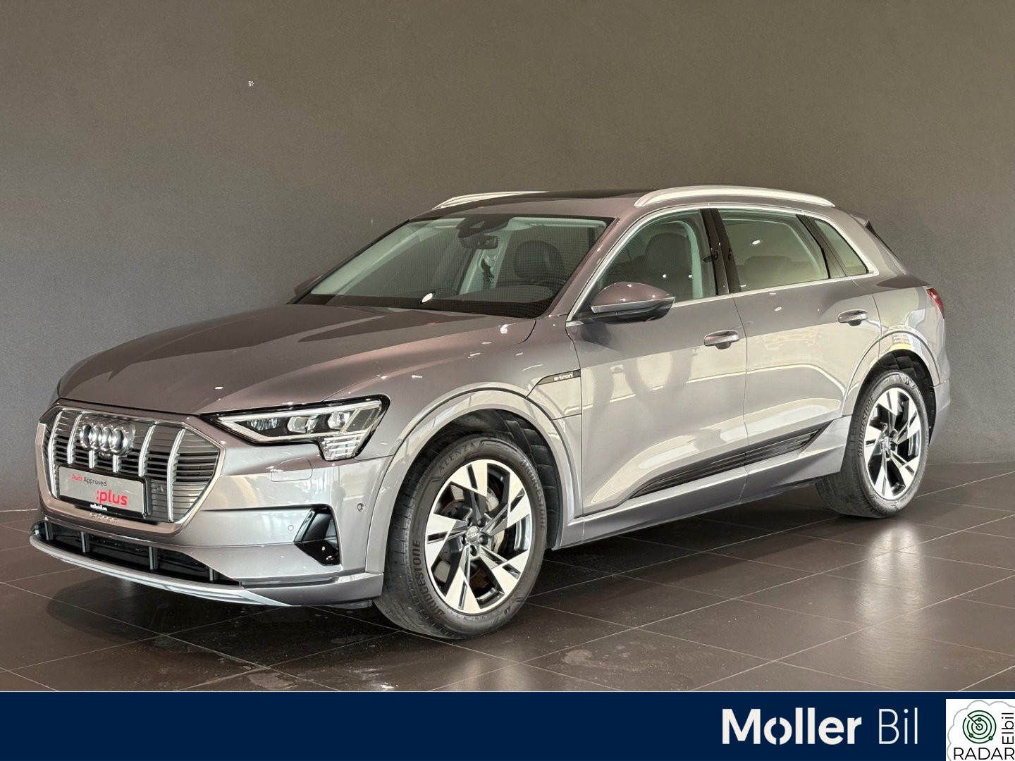 AUDI e-tron 55 55 advanced | Panorama tak | 360 kamera | Alcantara |