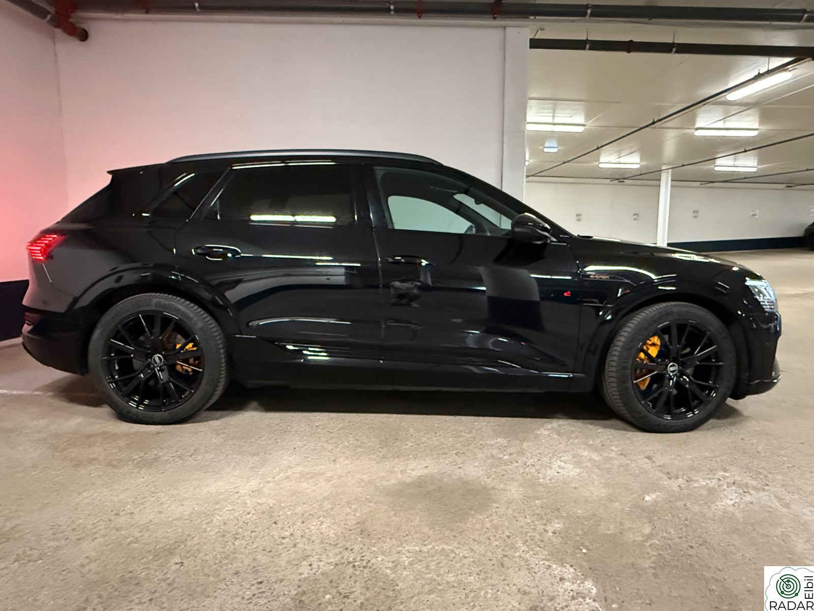 AUDI E TRON 55 55 Advanced Sport, black ed, panorama, krok, ambi. B&O