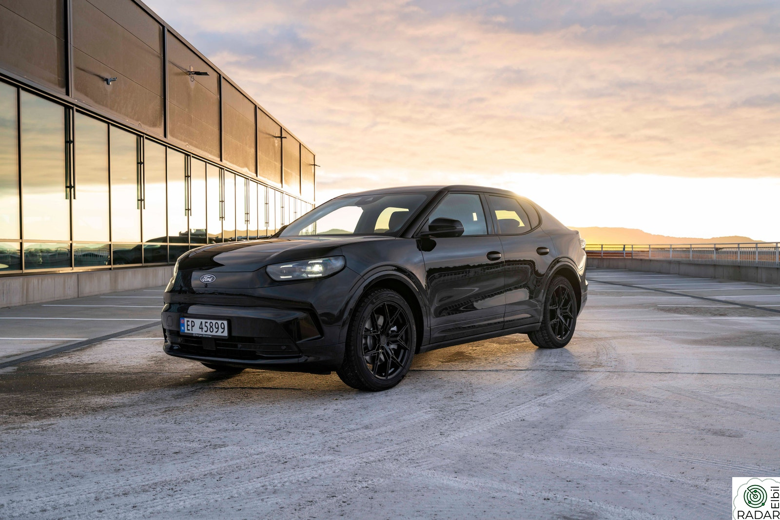 FORD Capri Extended Range AWD Premium/Skinn/Krok/V.pumpe ++