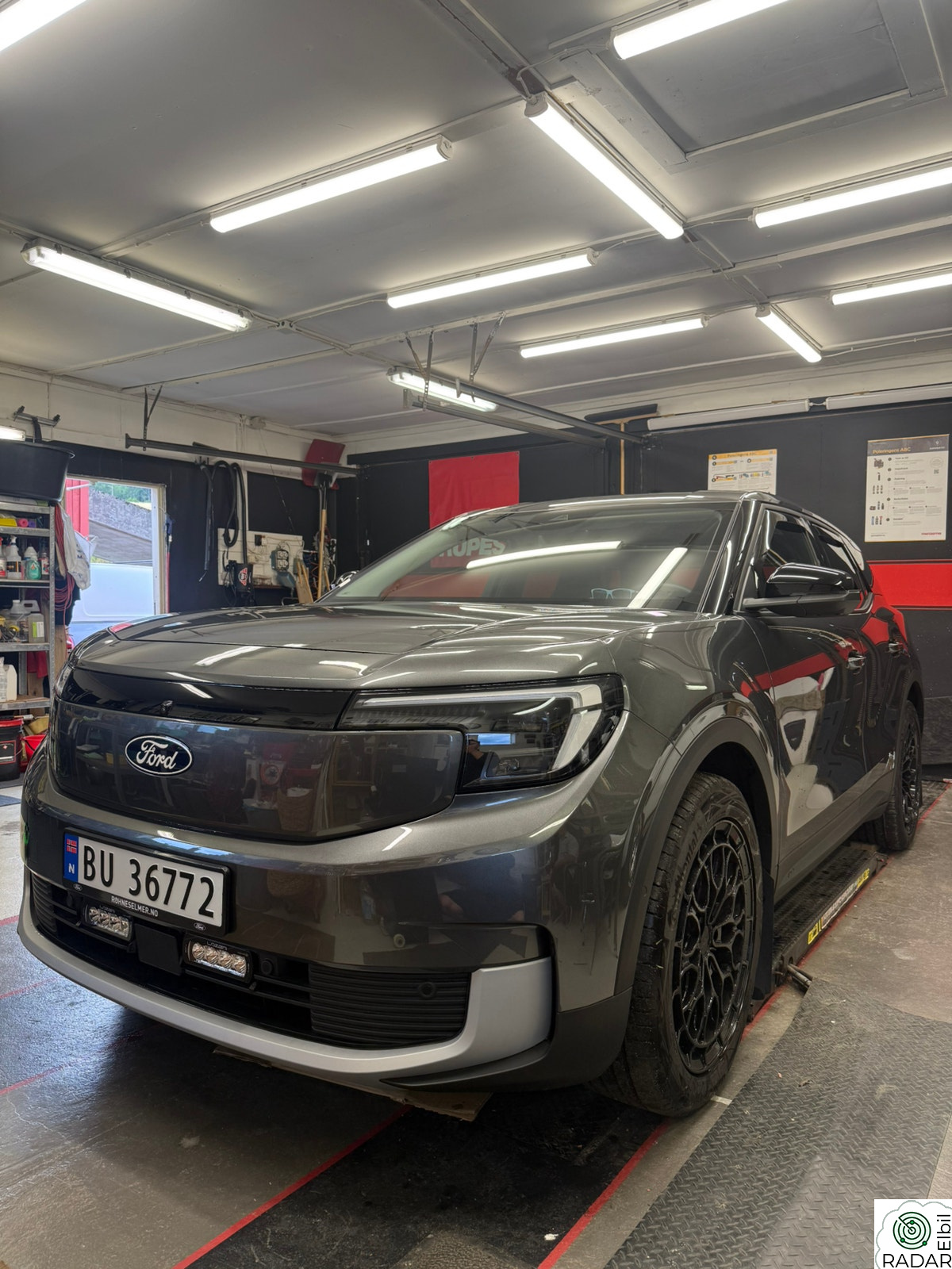 FORD Explorer Premium AWD Extended Range