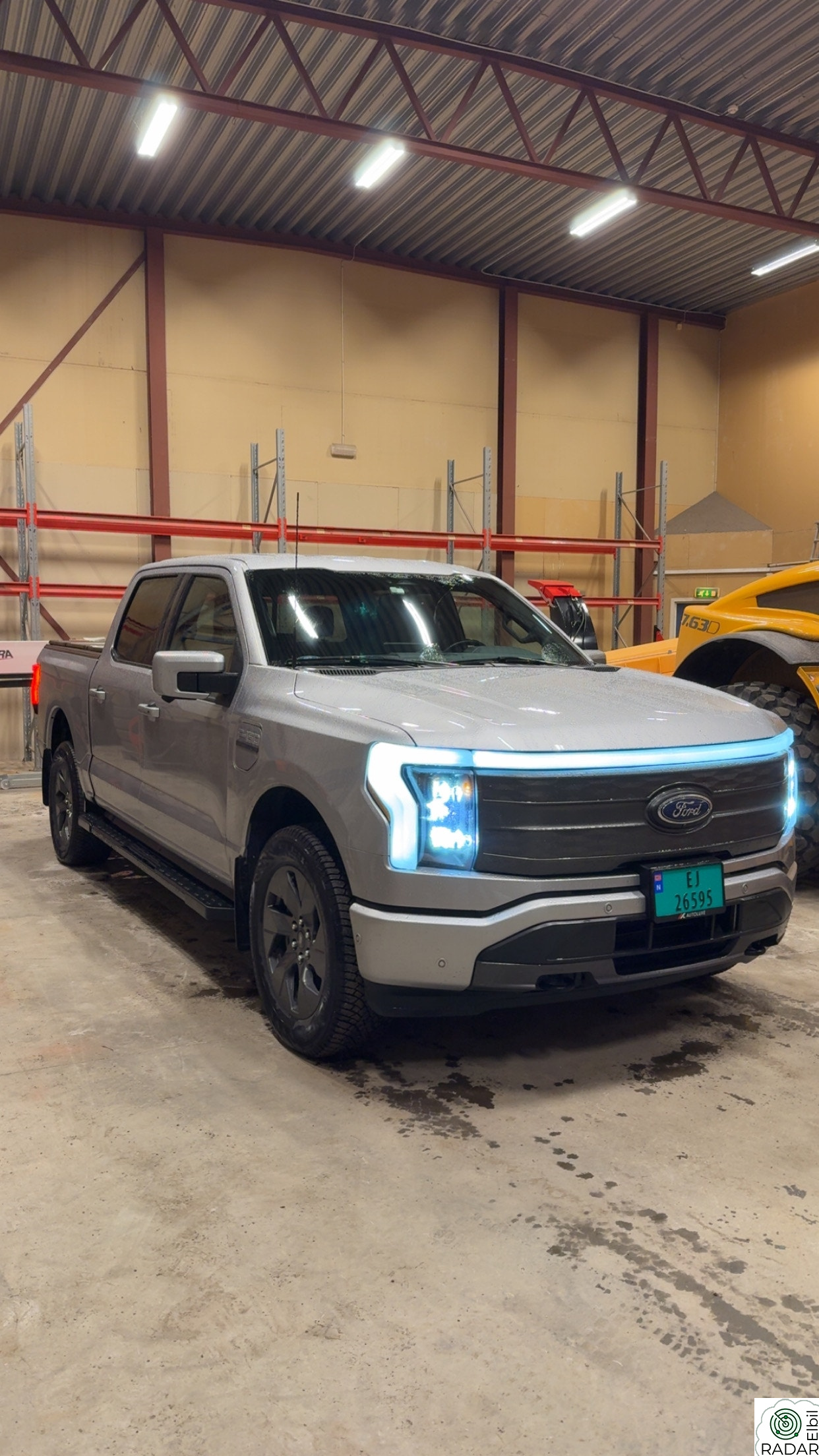 FORD F-150 LIGHTNING LARIAT