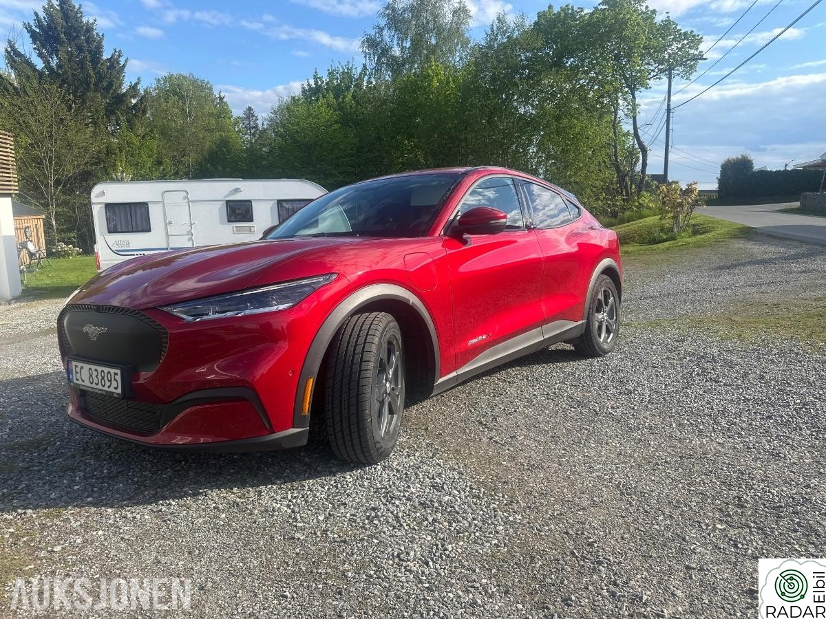 FORD Mustang Mach-E LR RWD adaptiv cruisekontroll keyless motorvarmer skinn