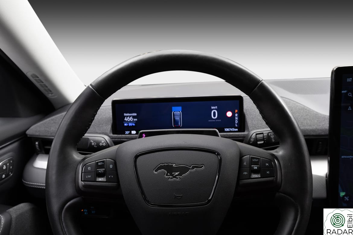 FORD Mustang Mach-E LR RWD 1-eiers bil 610km WLTP/Panorama/Krok/Skinn