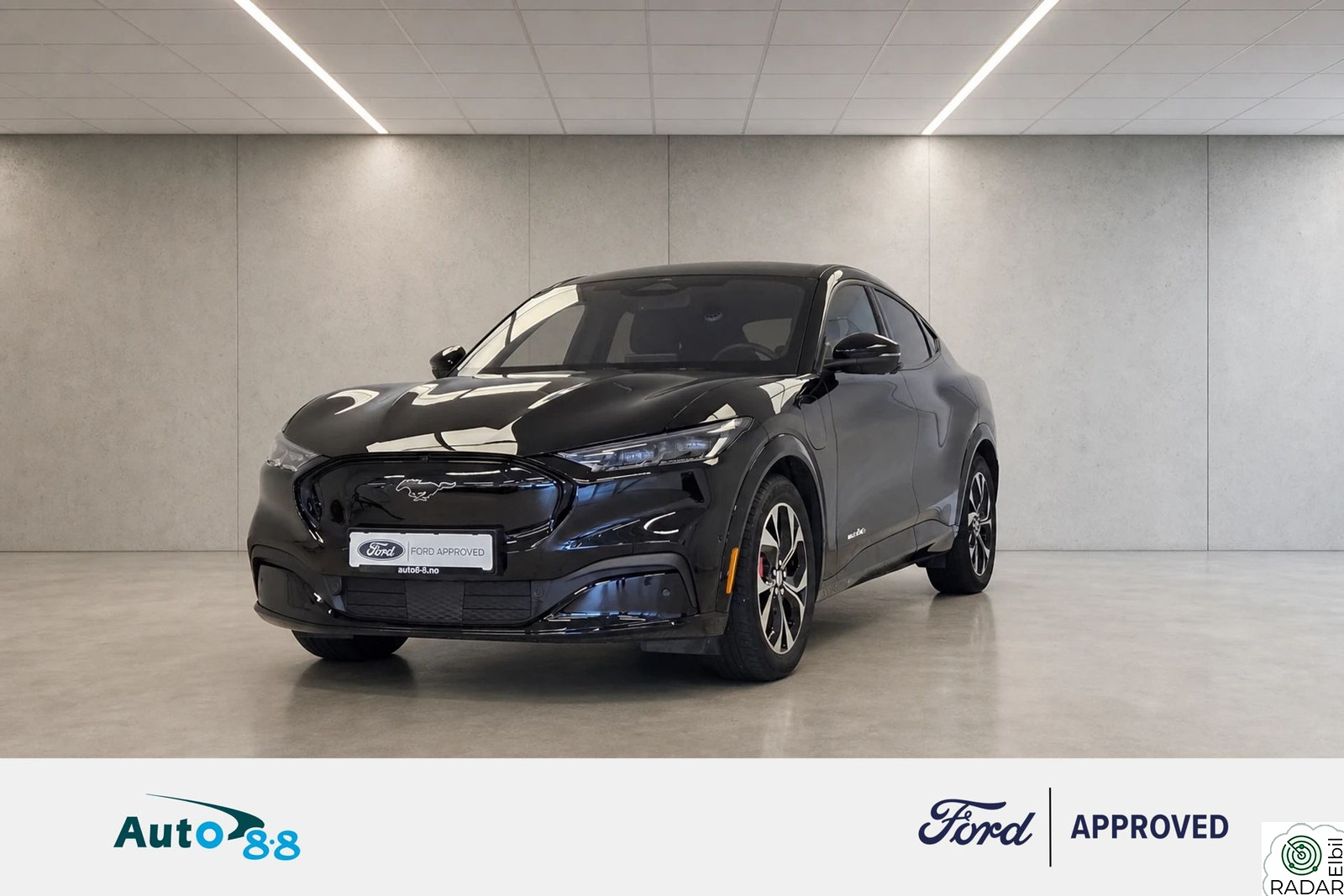 FORD Mustang Mach-E Sporty SUV 4x4 Kamera App El seter framme Skinn