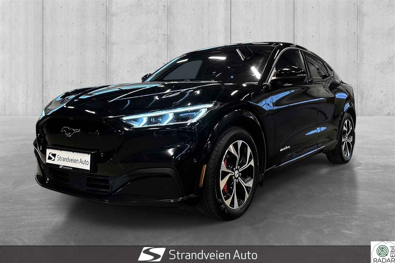 FORD Mustang Mach-E SR AWD |Skinn|