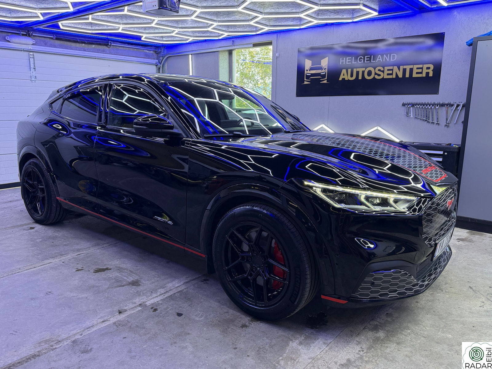 FORD Mustang Mach-E SR AWD