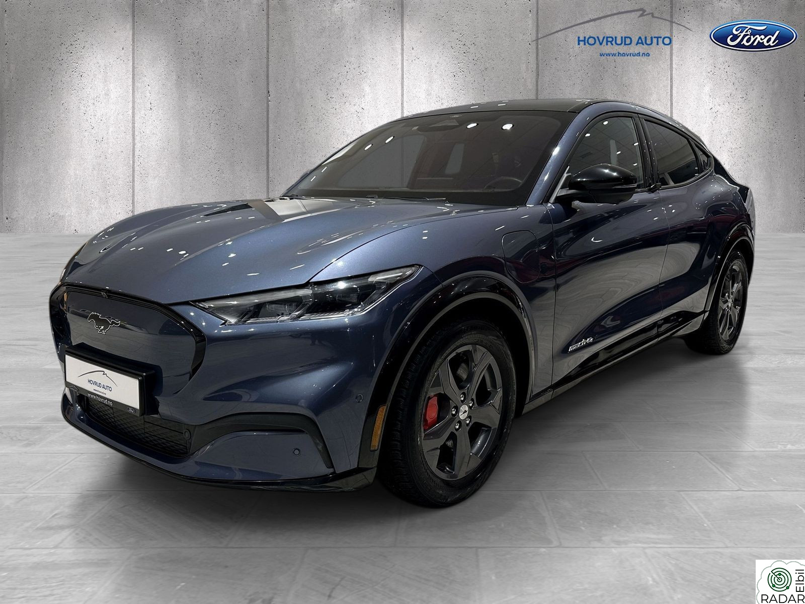 FORD Mustang Mach-E LR AWD Hengerfeste, panoramatak