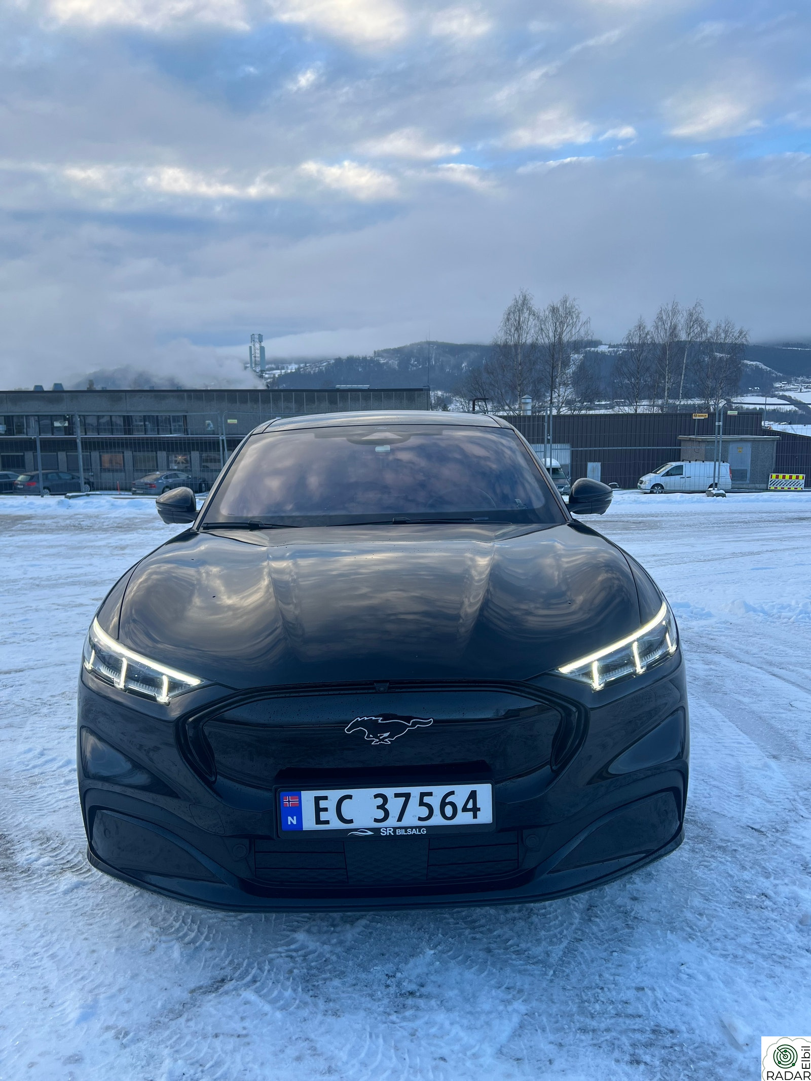 FORD Mustang Mach-E First Edition AWD 371HK 540km. Lav km
