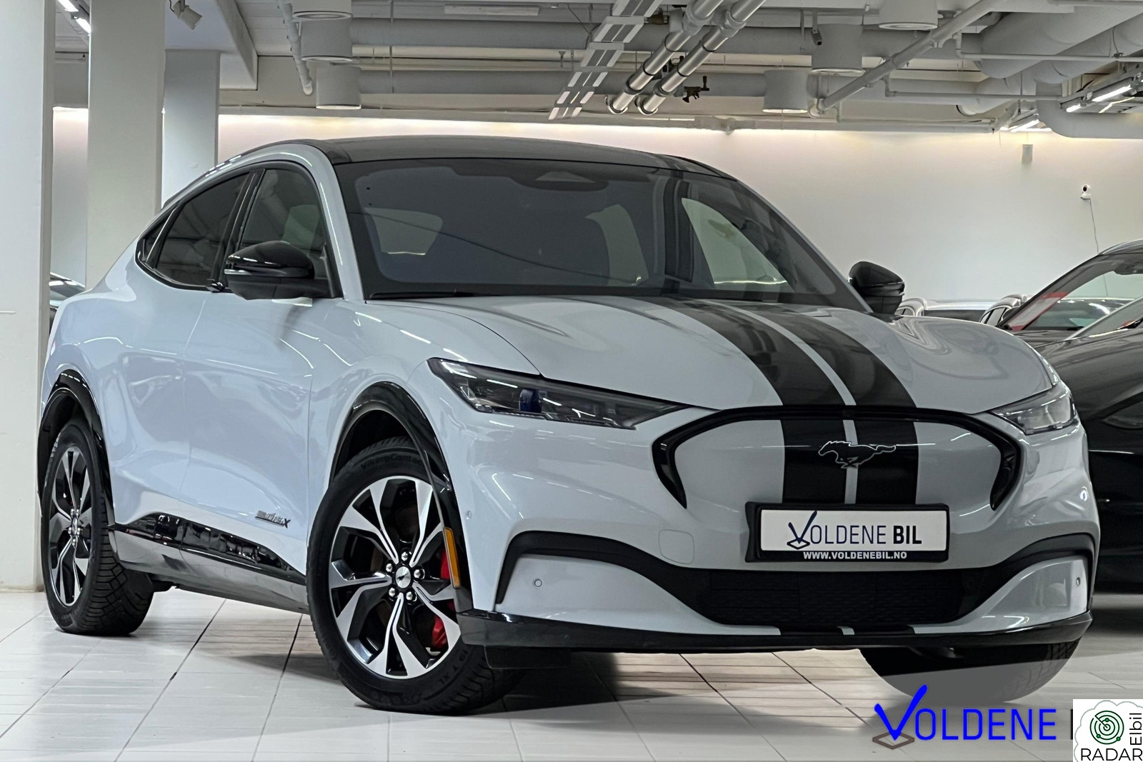 FORD Mustang Mach-E LR AWD PREMIUM+//GLASSTAK-HF/1500KG-360-B&O-MATRIX LED