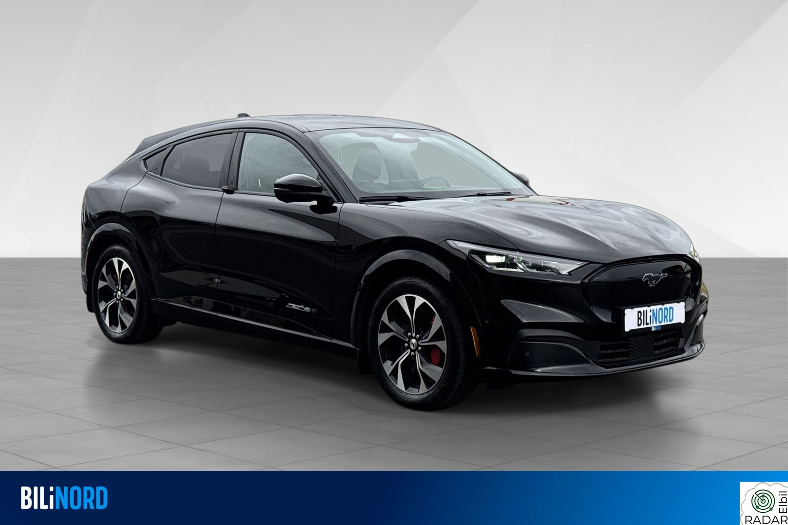 FORD Mustang Mach-E Long Range AWD Premium 360kam/Skinn/El.sete++