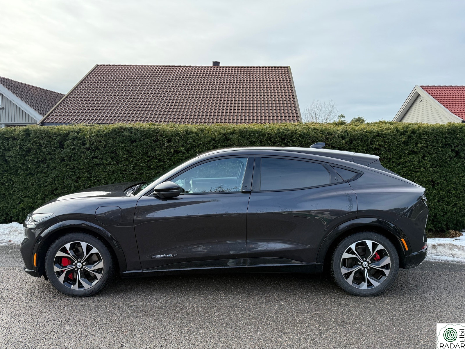 FORD Mustang Mach-E AWD Long Range. ACC/Krok/kamera/Skinn/Dab+