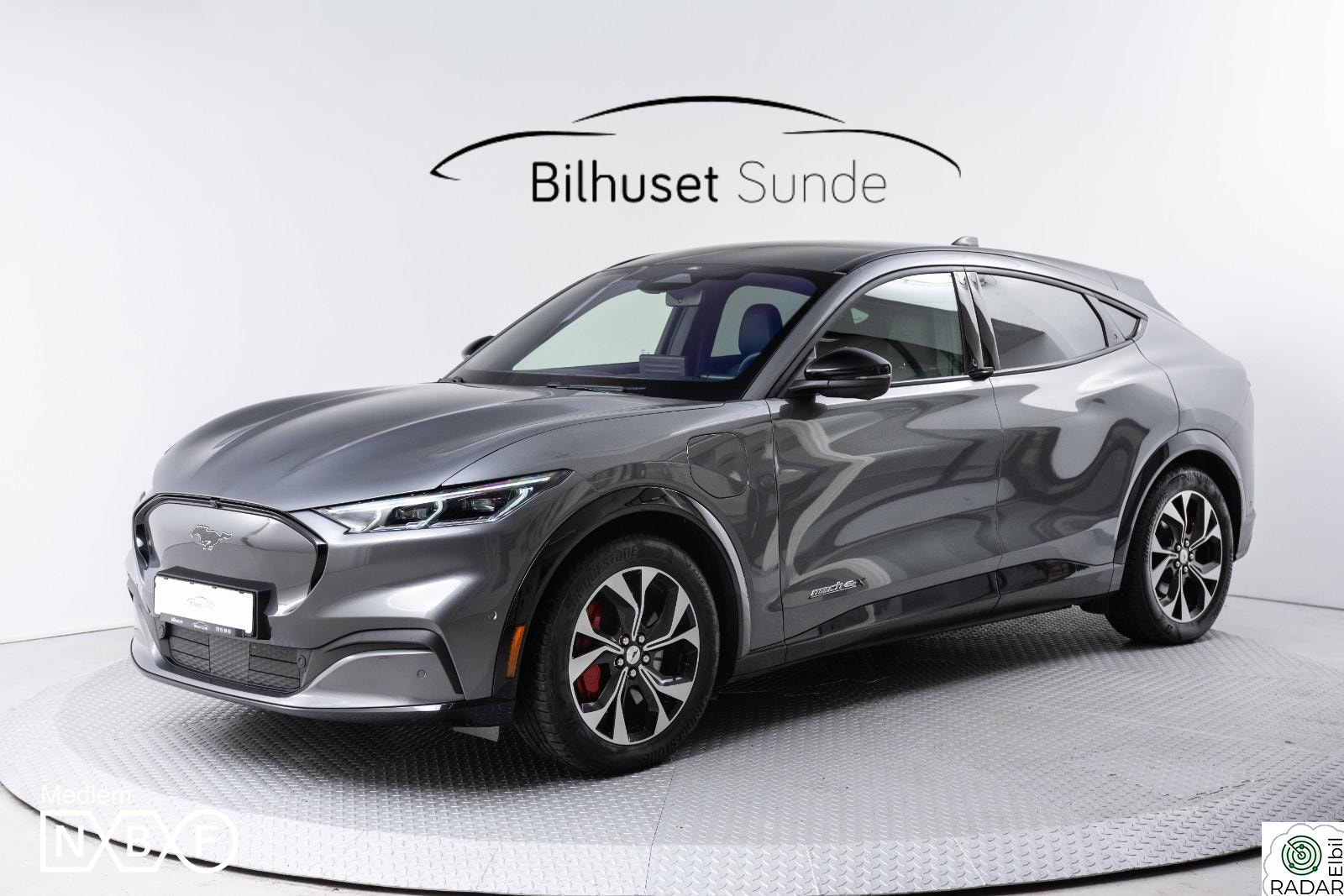 FORD Mustang Mach-E Long Range AWD Teknologi,B&O,Panorama,Krok,ACC,carplay+