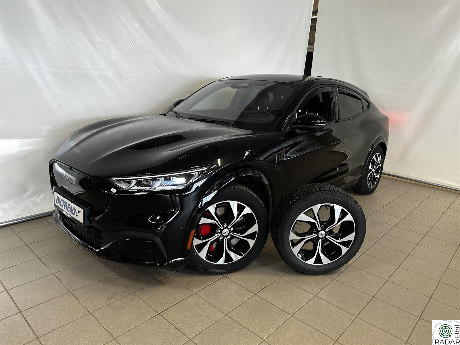 FORD Mustang Mach-E LR Premium Teknologipakke+, slepekrok, panoramatak