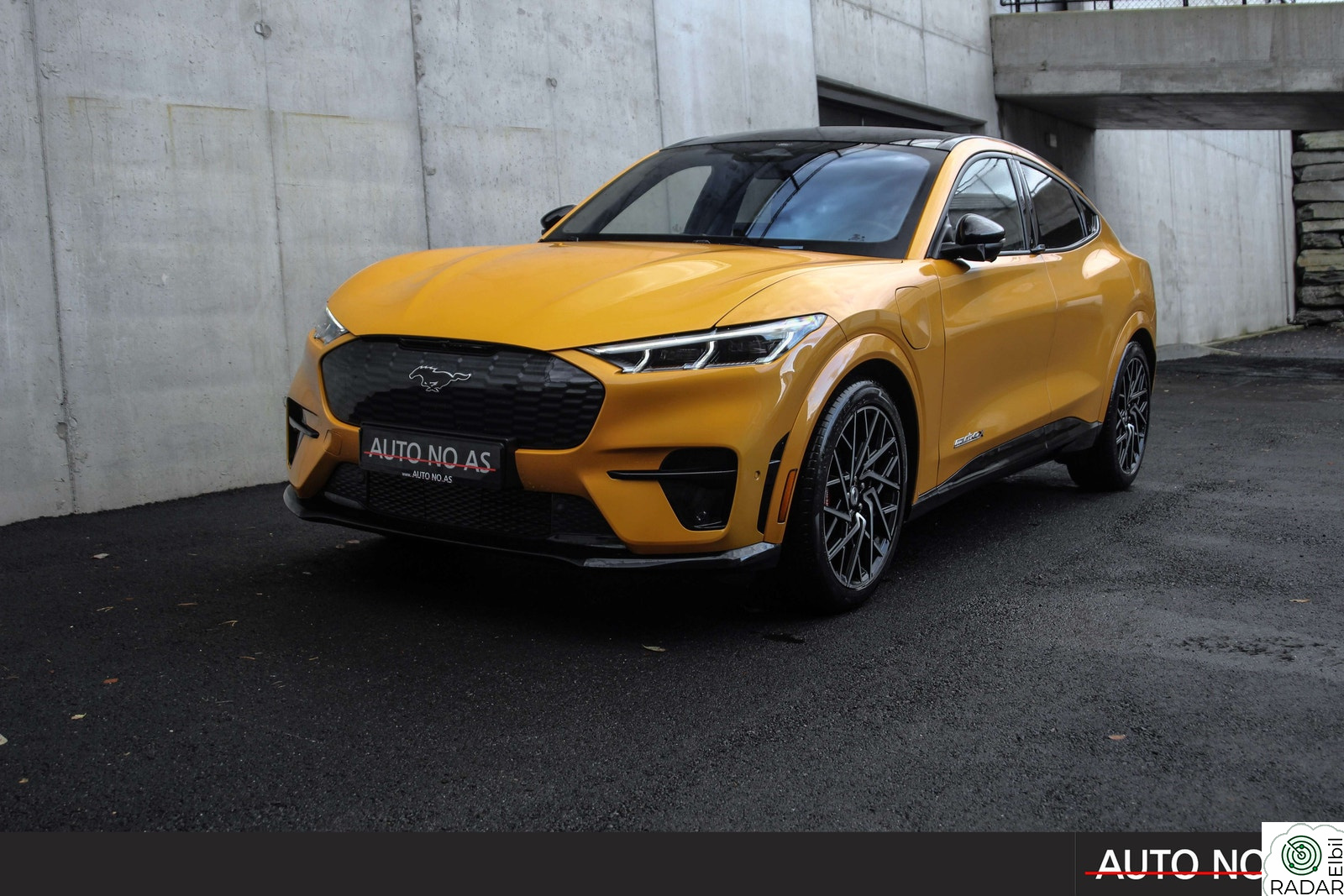 FORD Mustang Mach-E GT - AWD Krok Glasstak Bang & Olufsen 360 kamera
