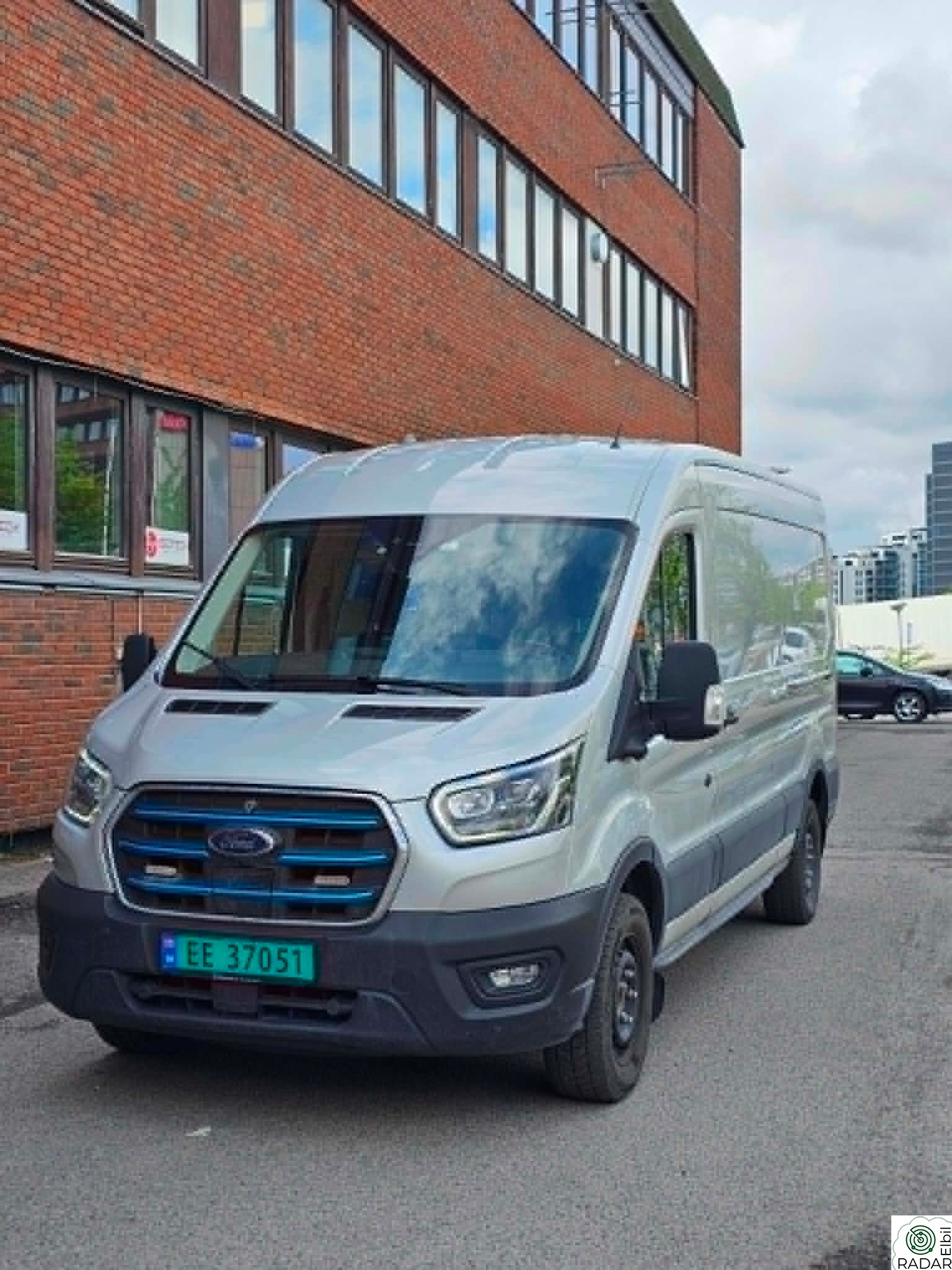 FORD TRANSIT 350 68kWt 184hk L3H2 Base