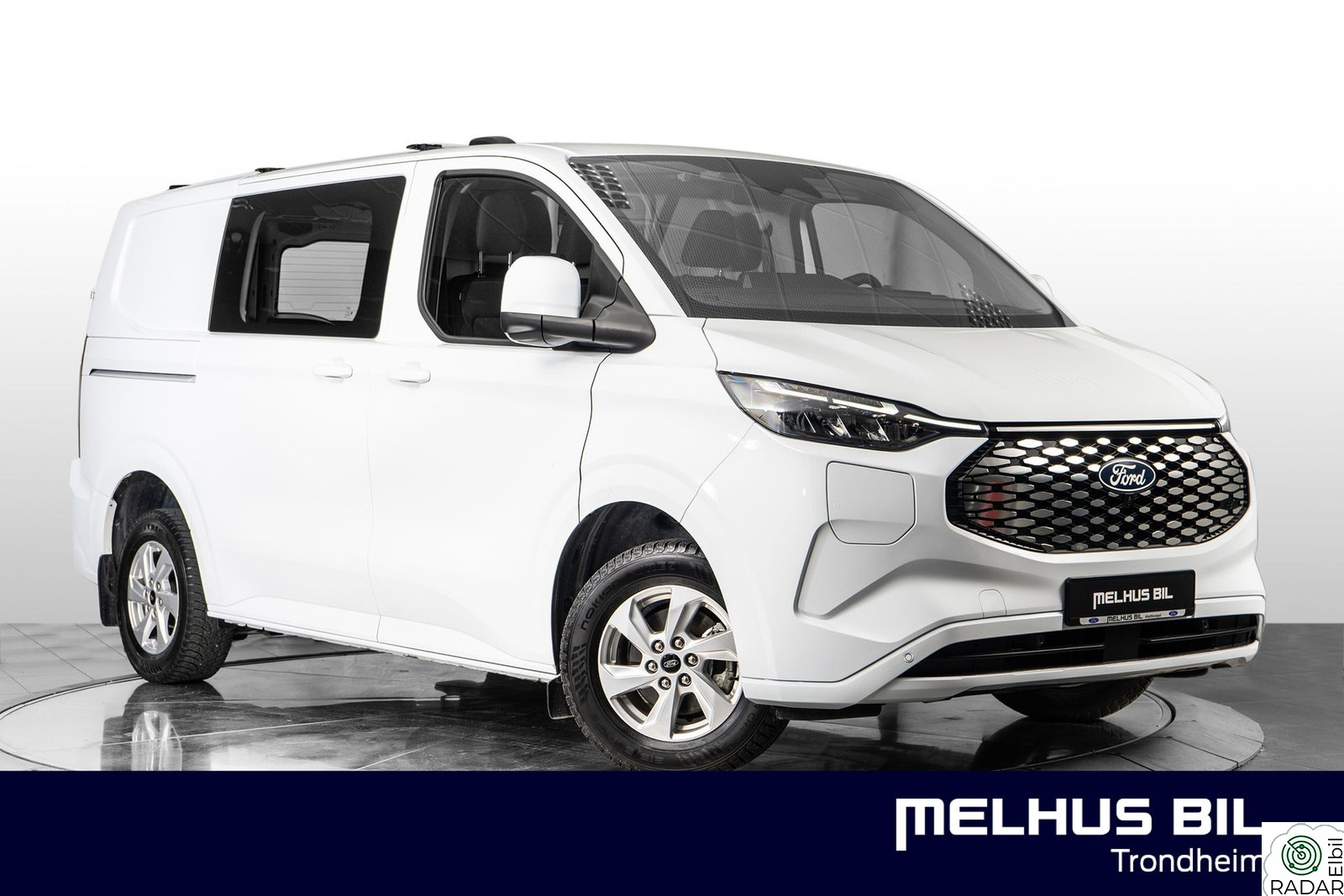 FORD Transit Custom 320L 2025 – Limited |3-seter|ACC|360Hengerfeste