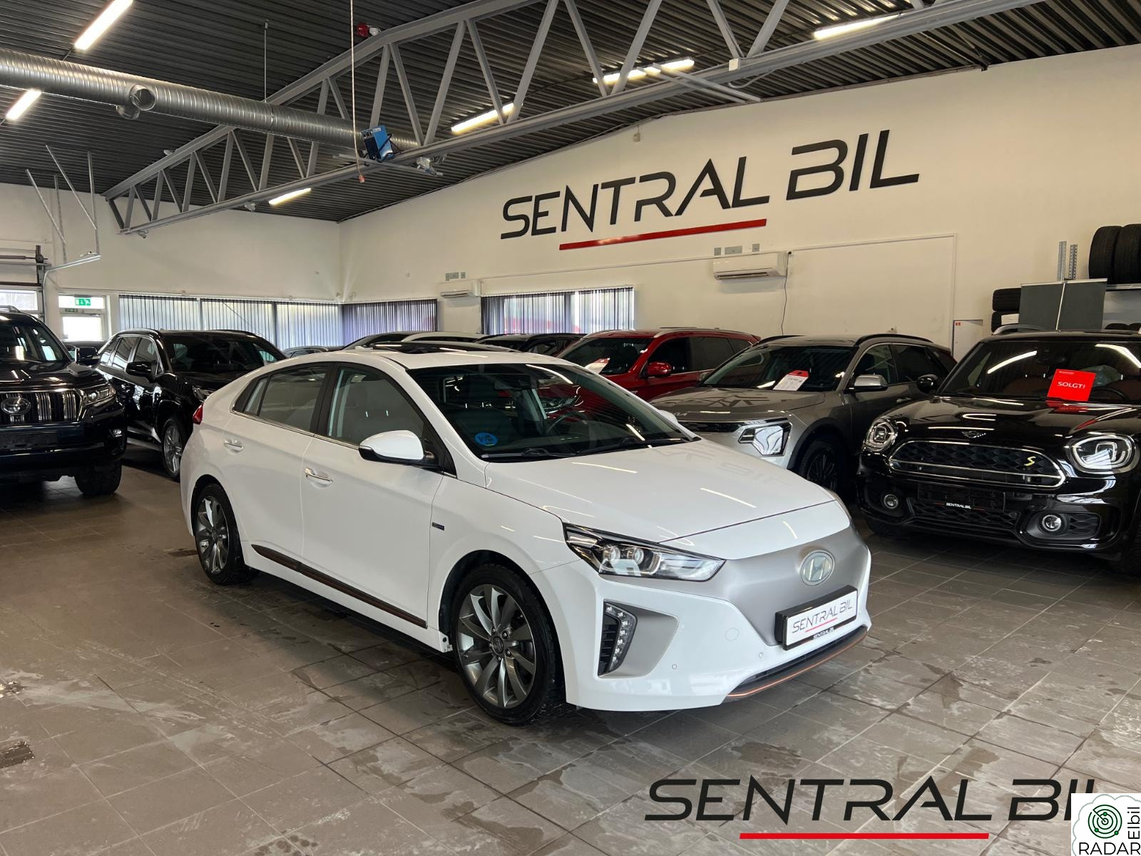 HYUNDAI IONIQ 28KWH/PREMIUM/SOLTAK/SKINN/V-PUMPE/KAMERA/NAVI++