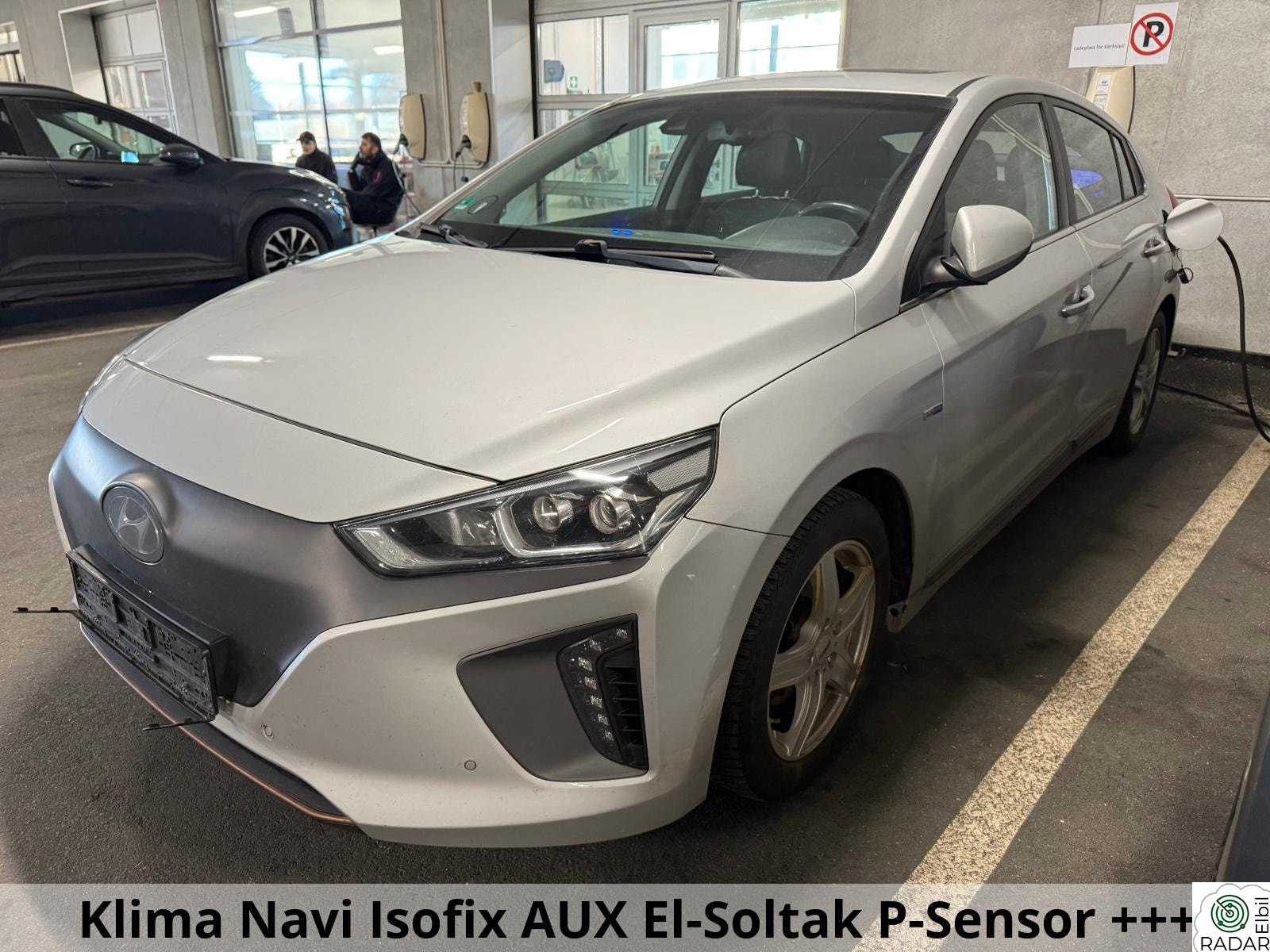 HYUNDAI IONIQ Elektrisk120Hk Premium Topputstyrt Skinn ACC R-Kam DAB