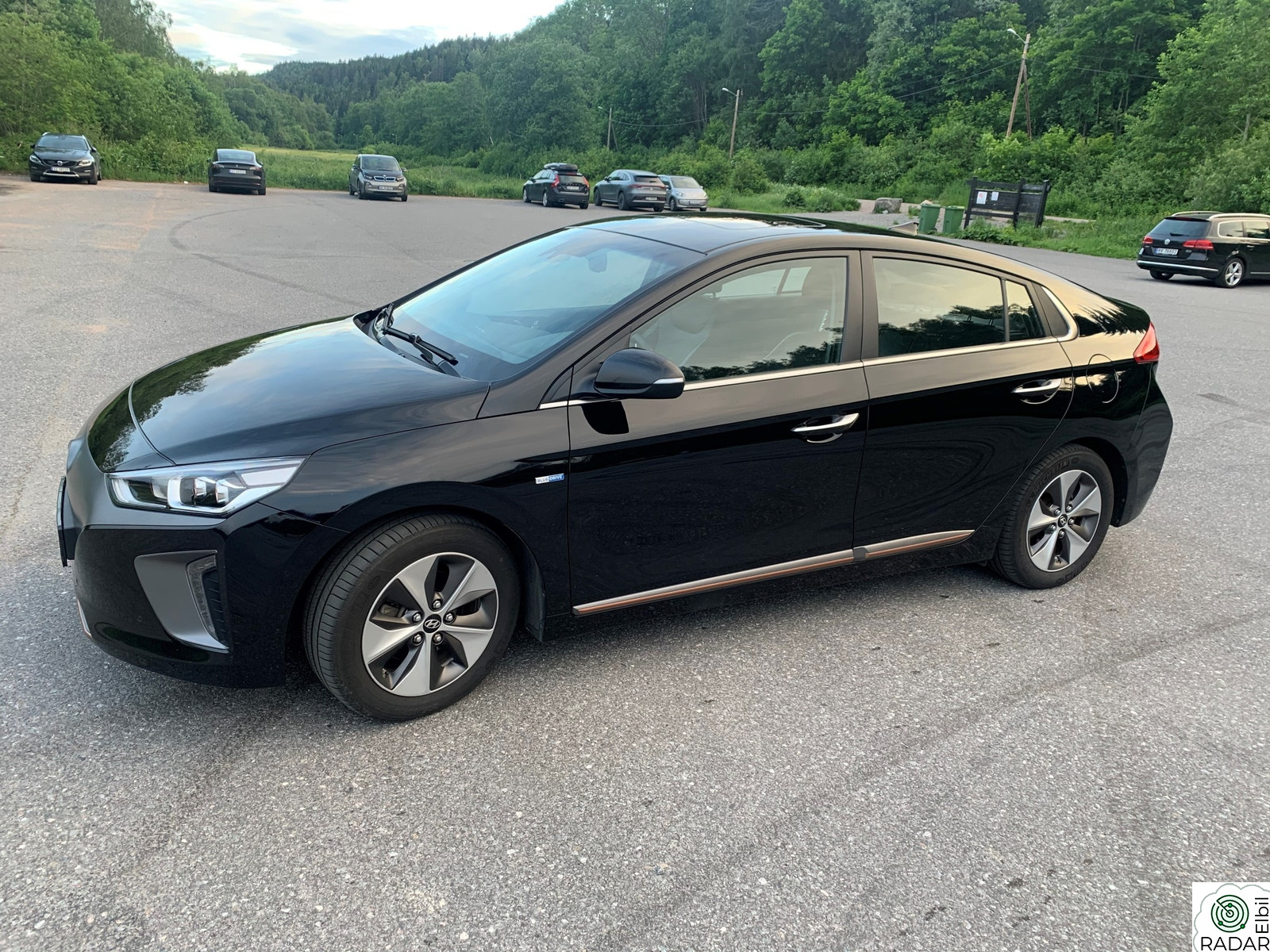 HYUNDAI IONIQ Topputsyrt versjon med teknikkpakke og soltak.