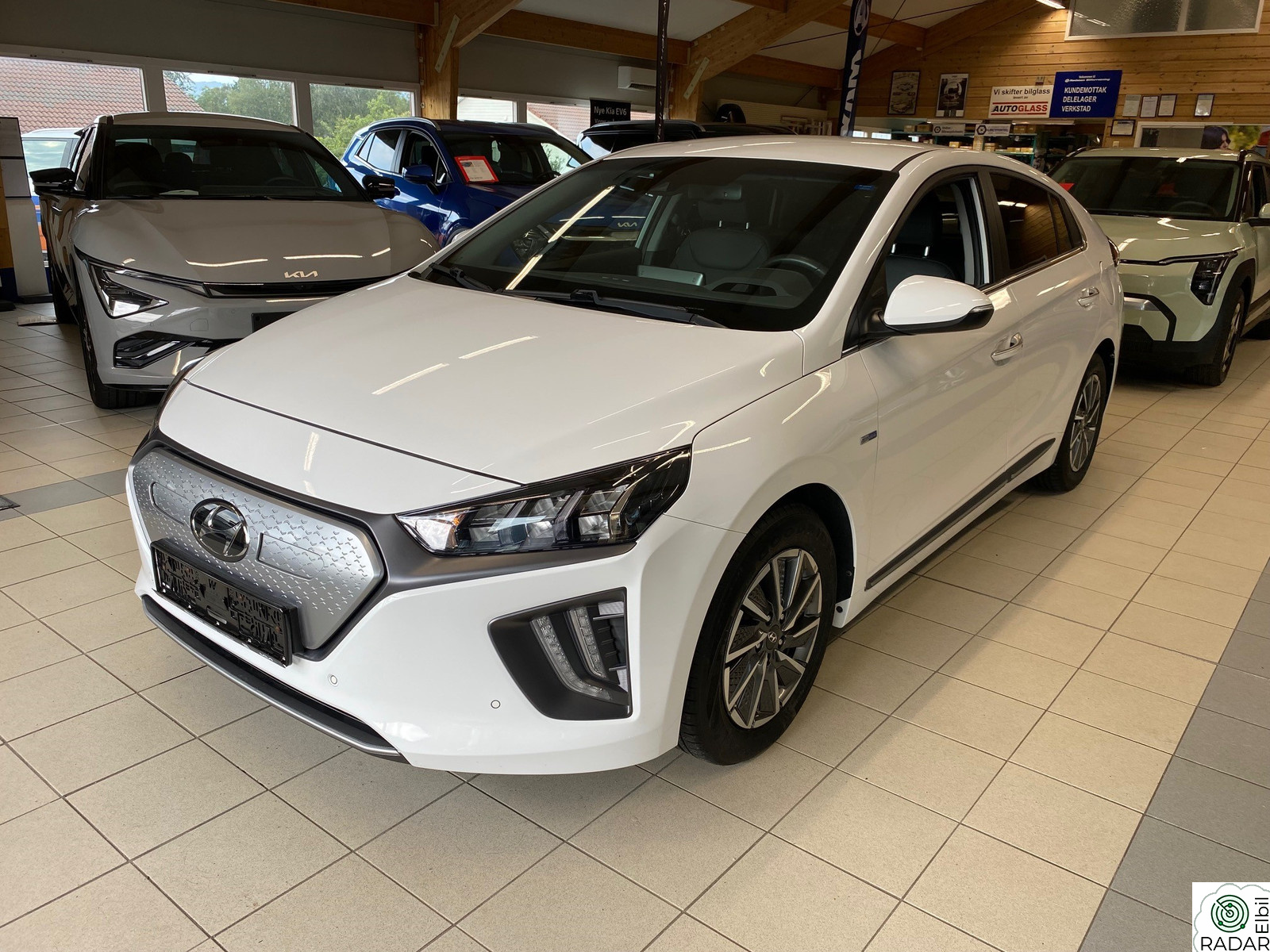 HYUNDAI IONIQ Premium.Skinn.Navi.Dab.Rkamera.Lav km!!++