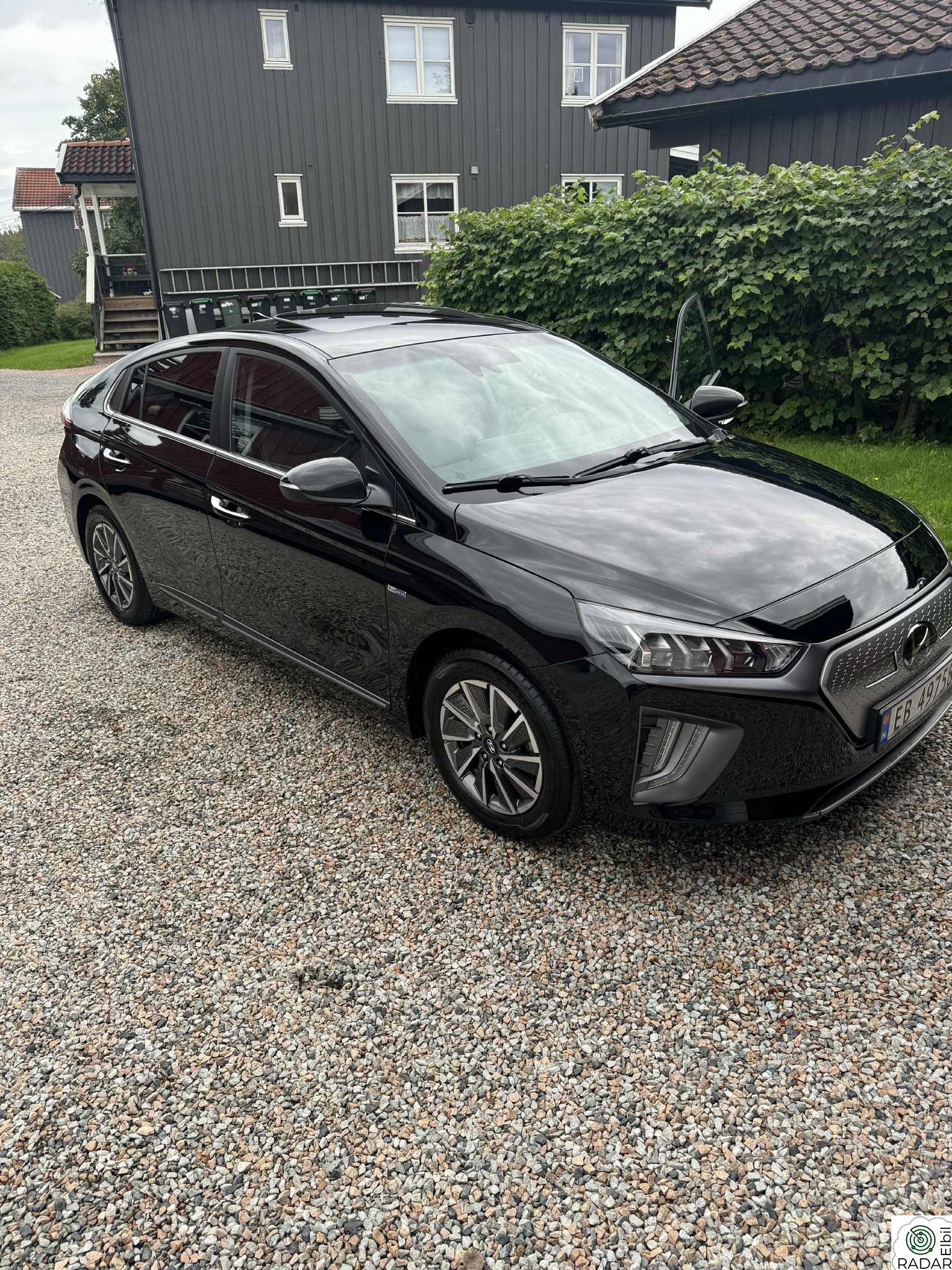 HYUNDAI IONIQ Premium m/skinn