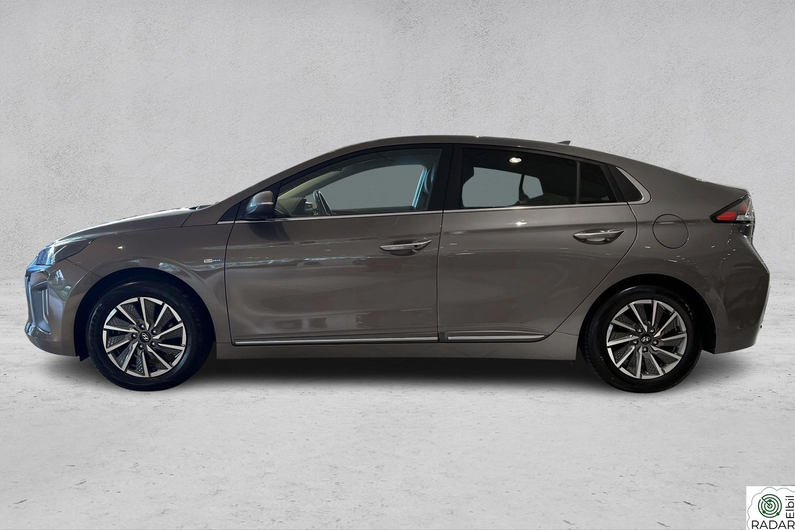 HYUNDAI IONIQ Premium, hengerfeste, skinn