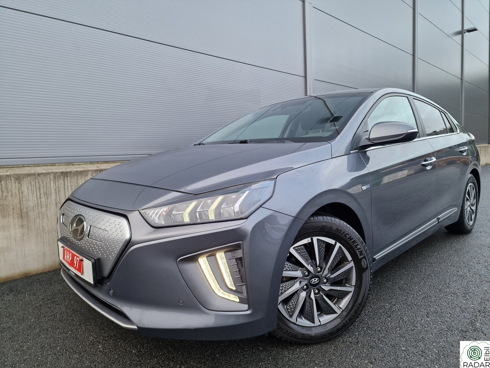 HYUNDAI IONIQ PREMIUM FACELIFT 311WLTP KAMERA LEDD SKINN  LAV KM
