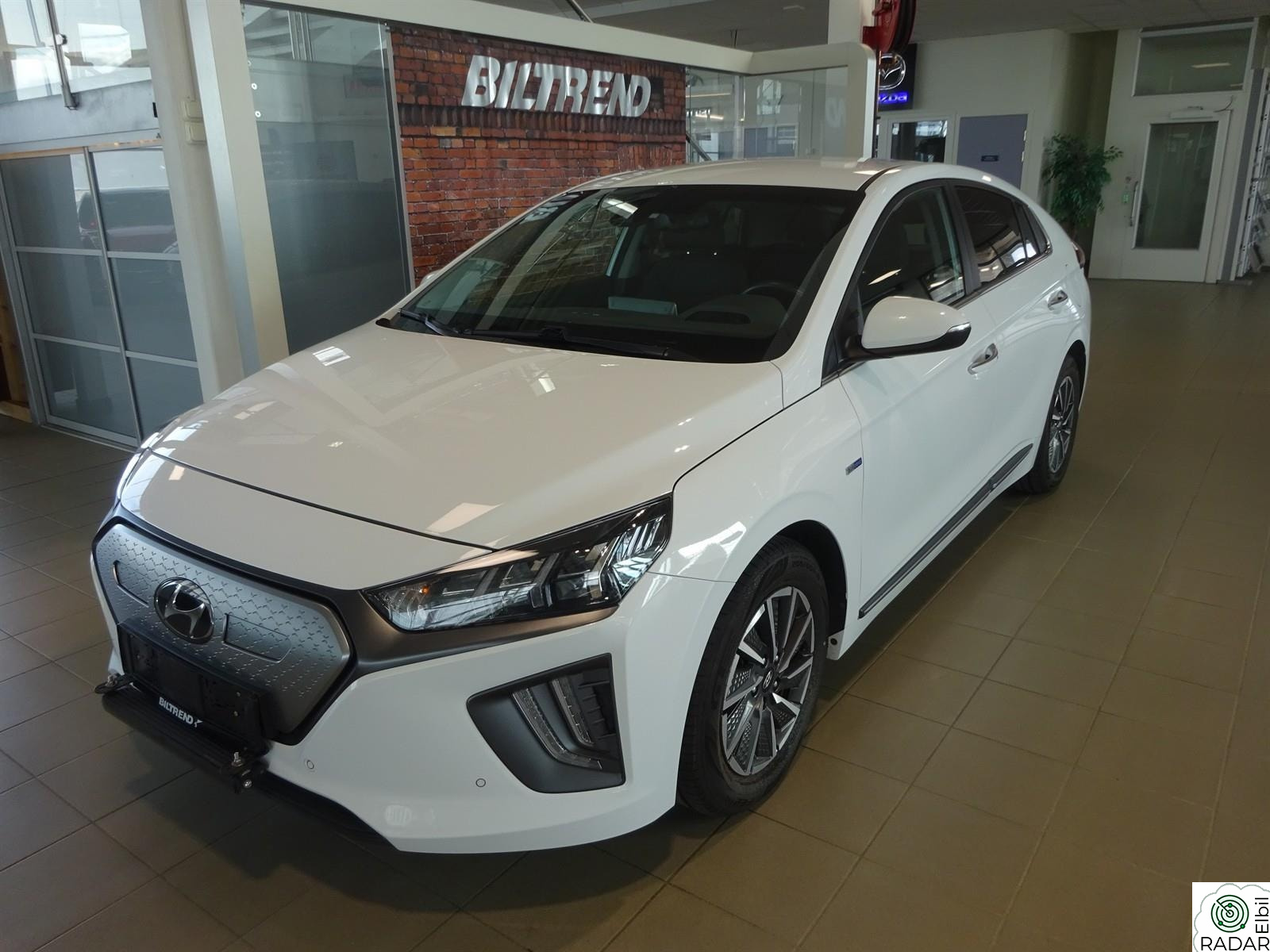 HYUNDAI IONIQ 136 Hk Premium Skinn 311 km Bluelink Led Kamera Navi