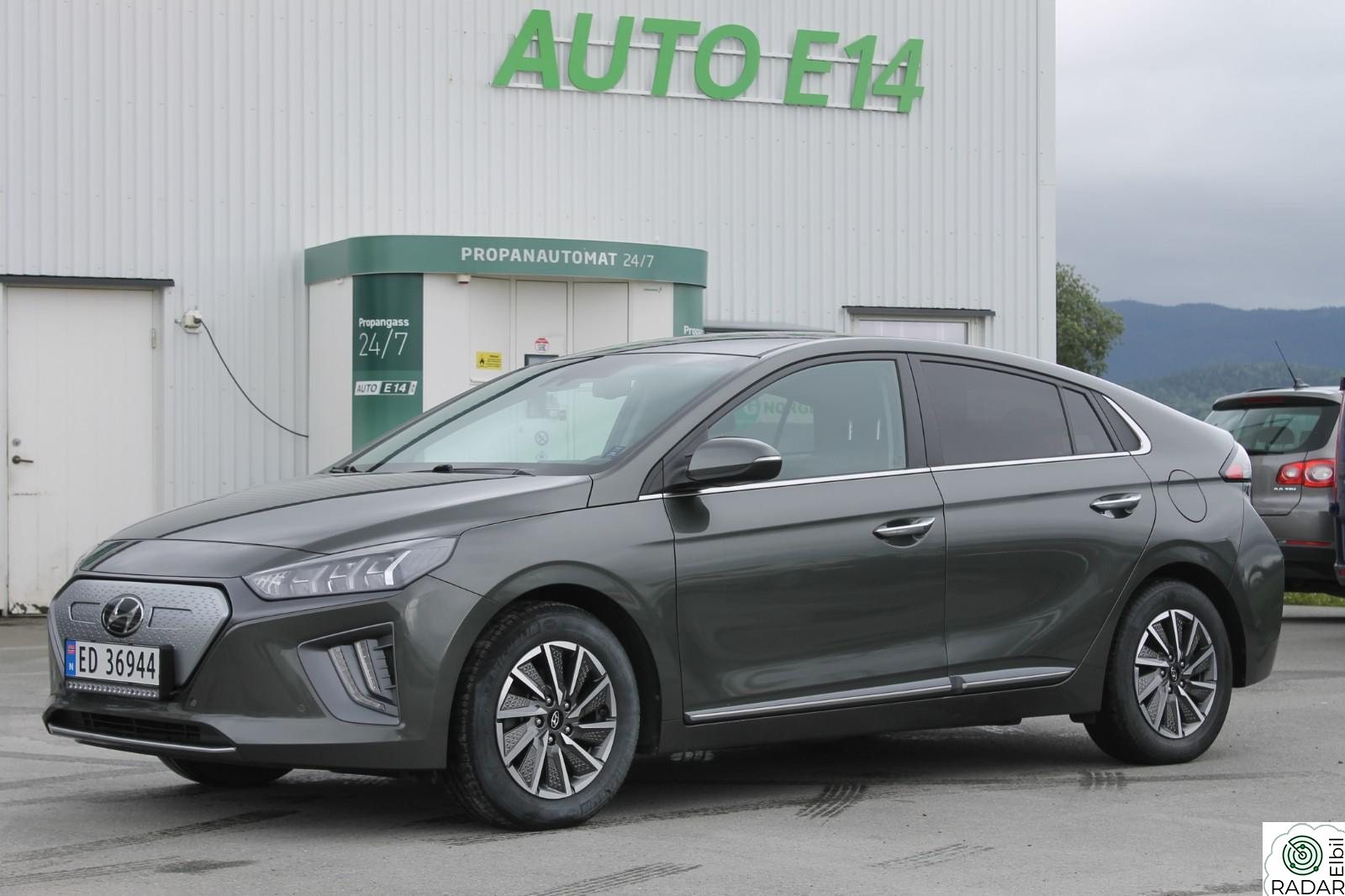 HYUNDAI IONIQ Premium 311 km. rekkevidde Skinn / navi /