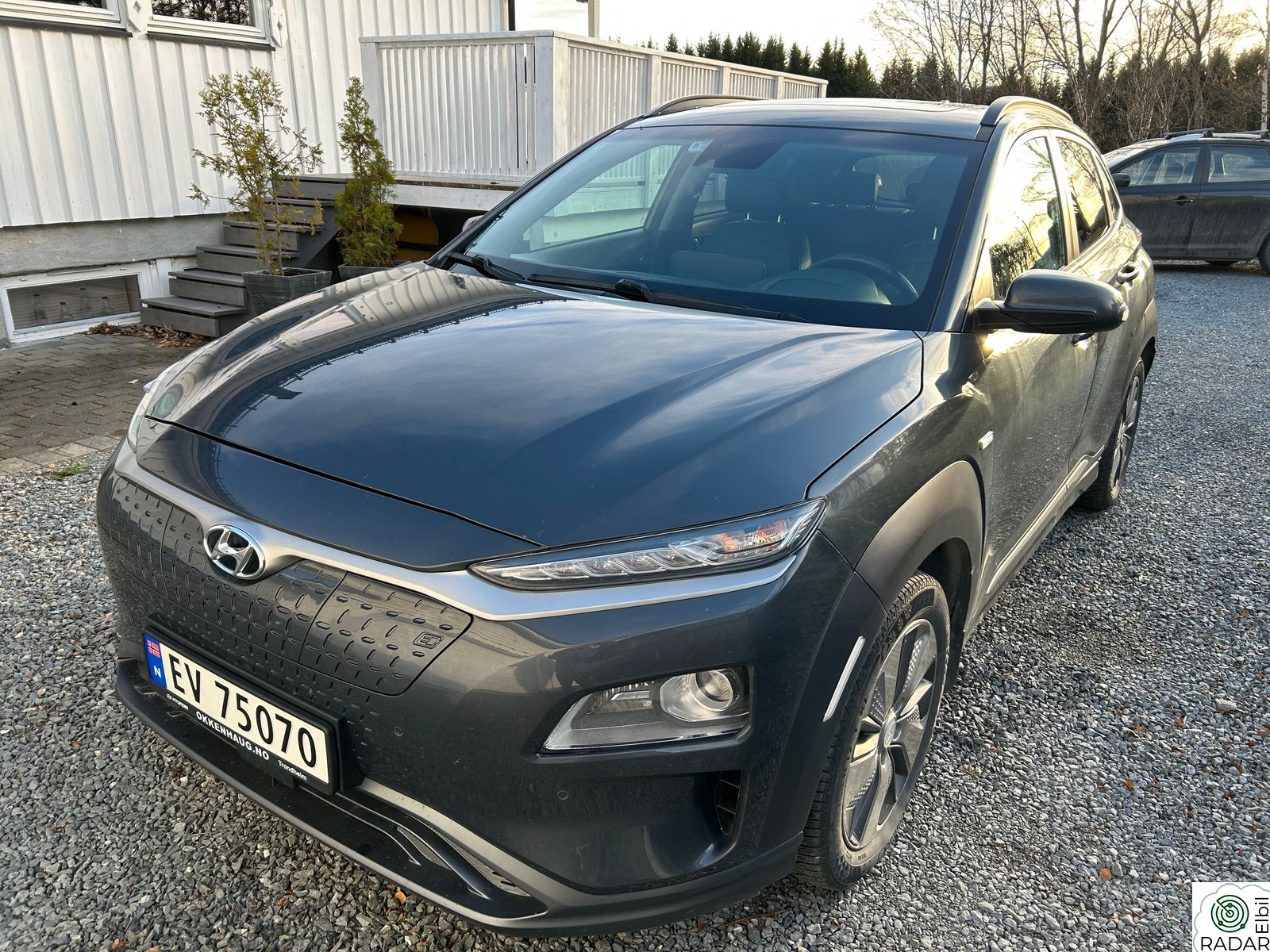 HYUNDAI Kona 64 kWt Teknikk, Soltak, skinn, head-up displ, Krell lyd