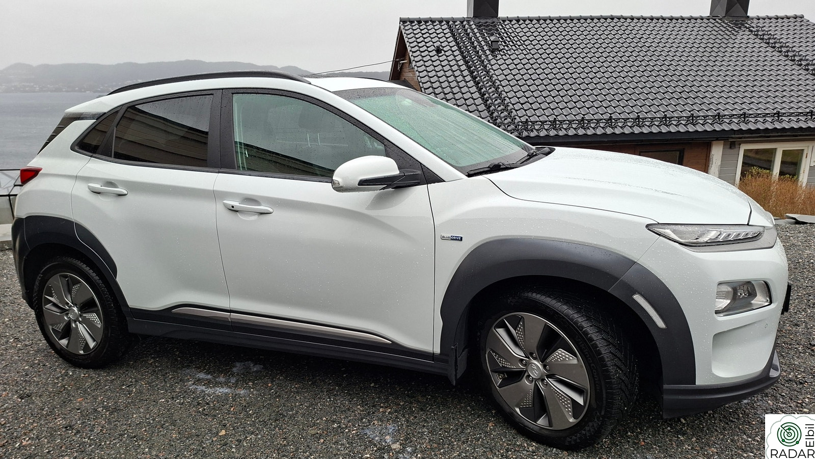 HYUNDAI Kona Premium 64 KWt HUD skinn navi soltak
