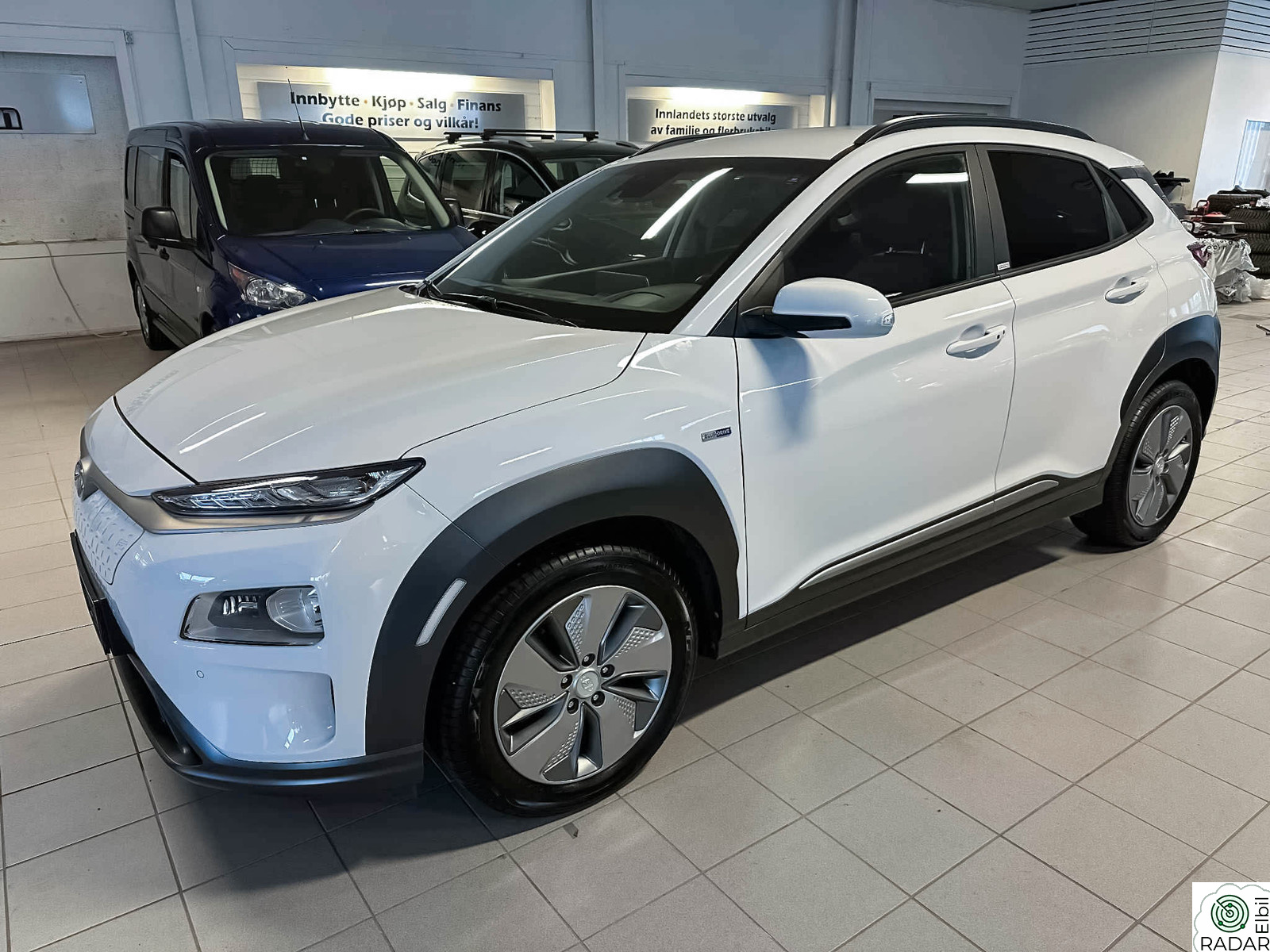 HYUNDAI Kona HiFi HUD R.Kam ACC Navi Delskinn++