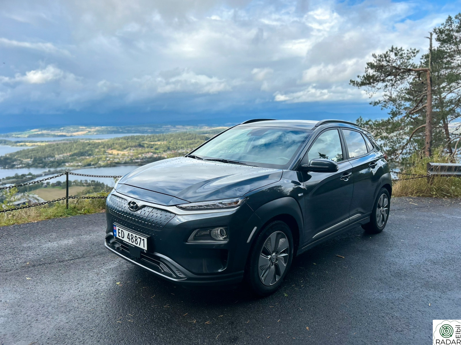 HYUNDAI Kona Premium 64kWh -Må Sees! -Hengerfeste!