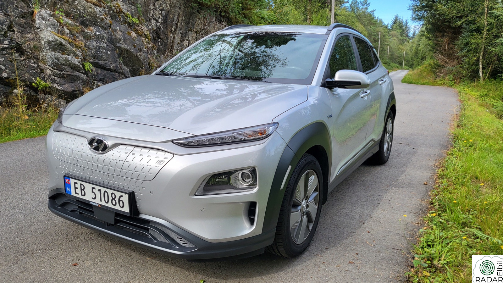 HYUNDAI Kona Premium. Pen og velholdt bil inkl takbøyler og takbox