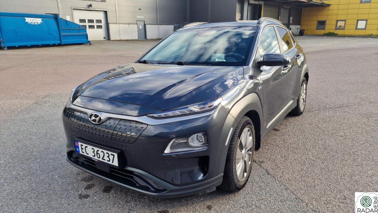 HYUNDAI Kona Premium, topputstyrt med skinnseter og soltak