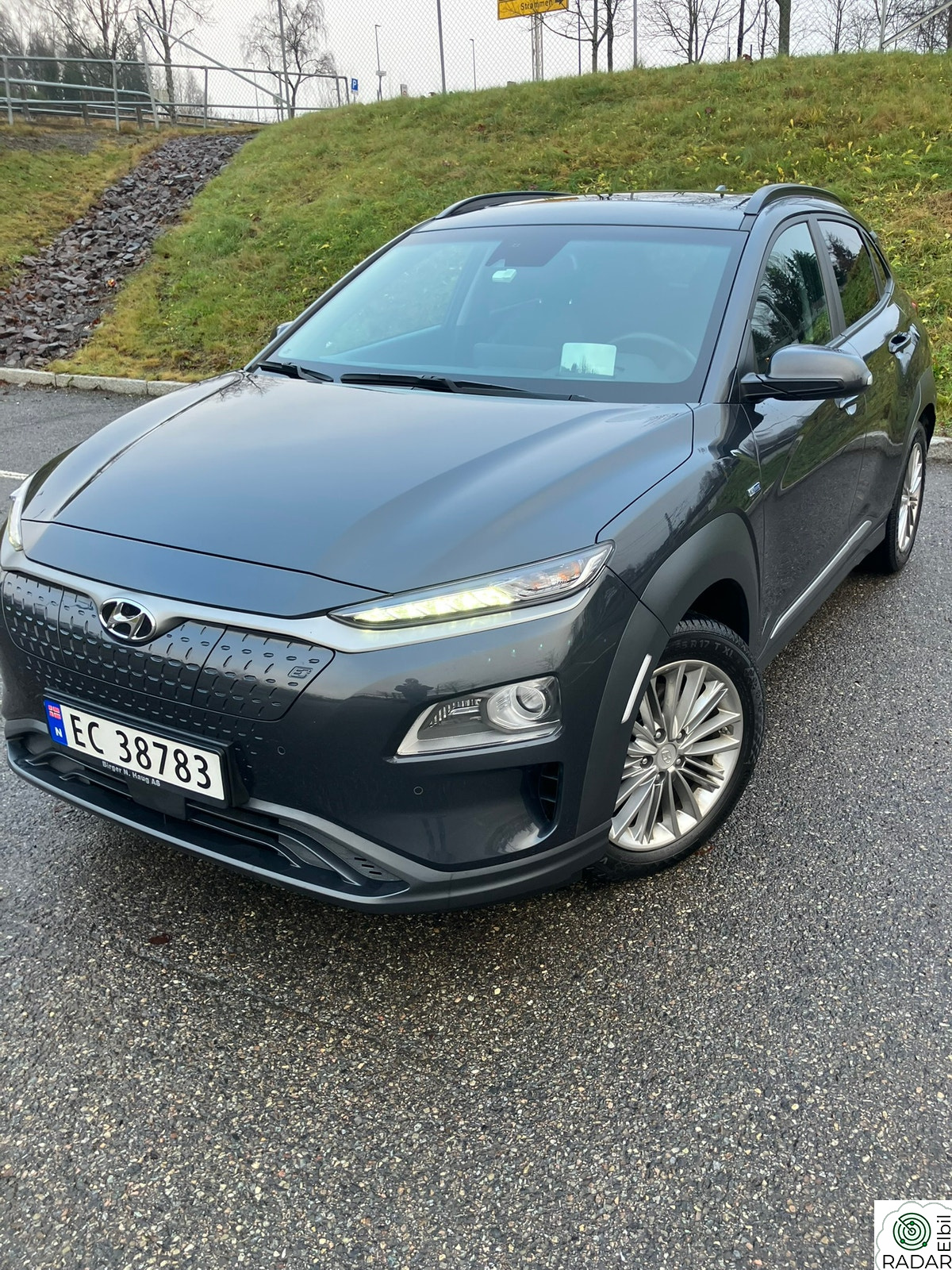 HYUNDAI Kona Premium LR med soltak/skinn. Garanti til 30/4-26