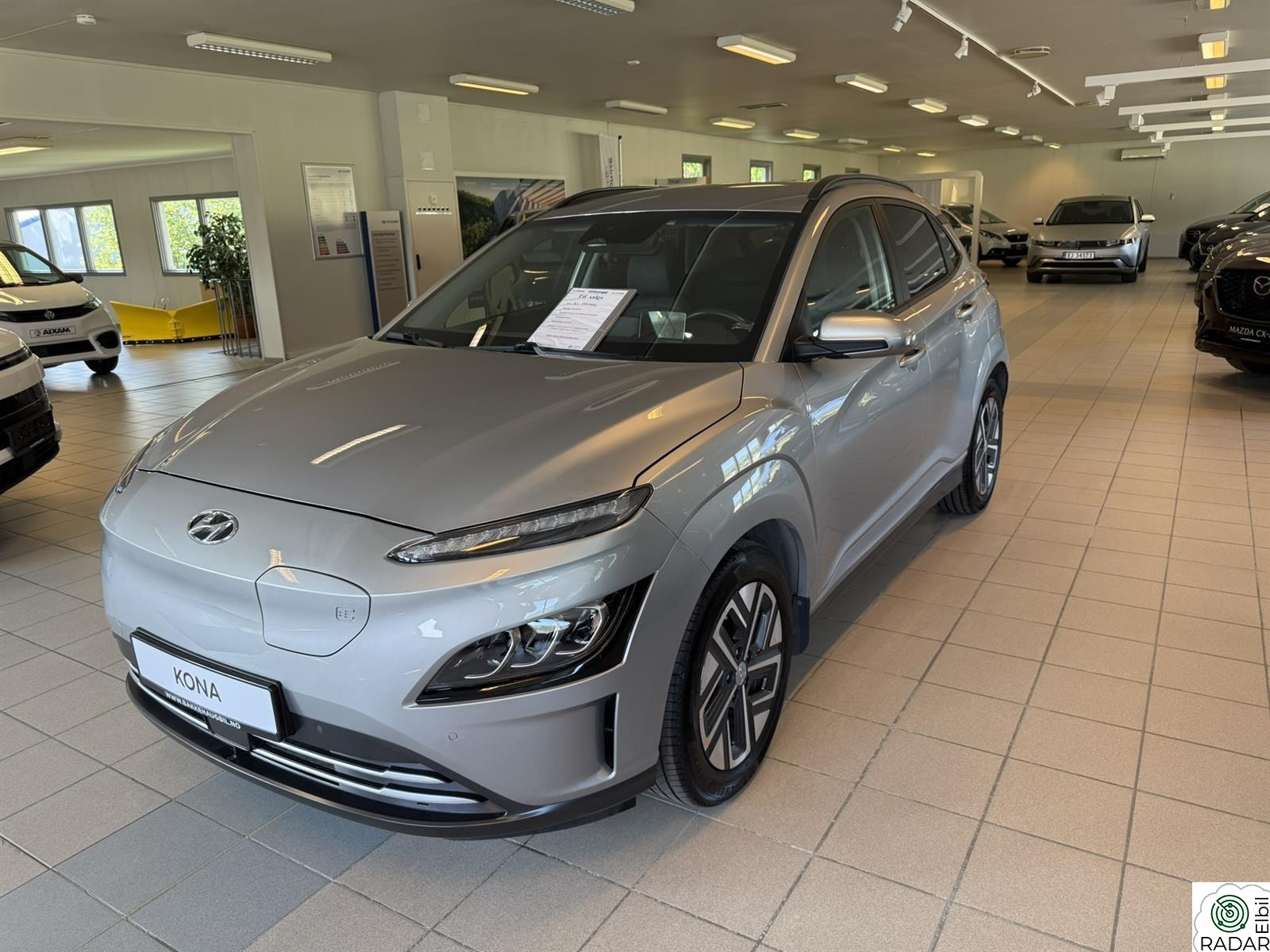 HYUNDAI Kona Premium LR skinn 484km