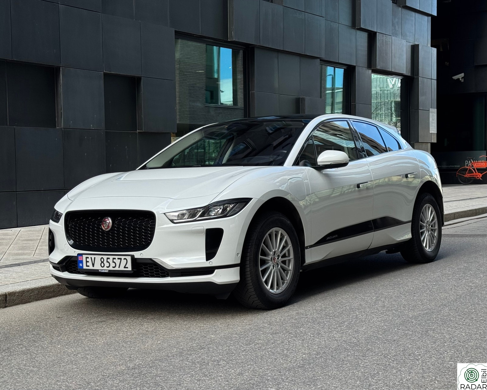 JAGUAR I-PACE 400 hk S / 3 års garanti / 18-veis seter / BlackPack ++