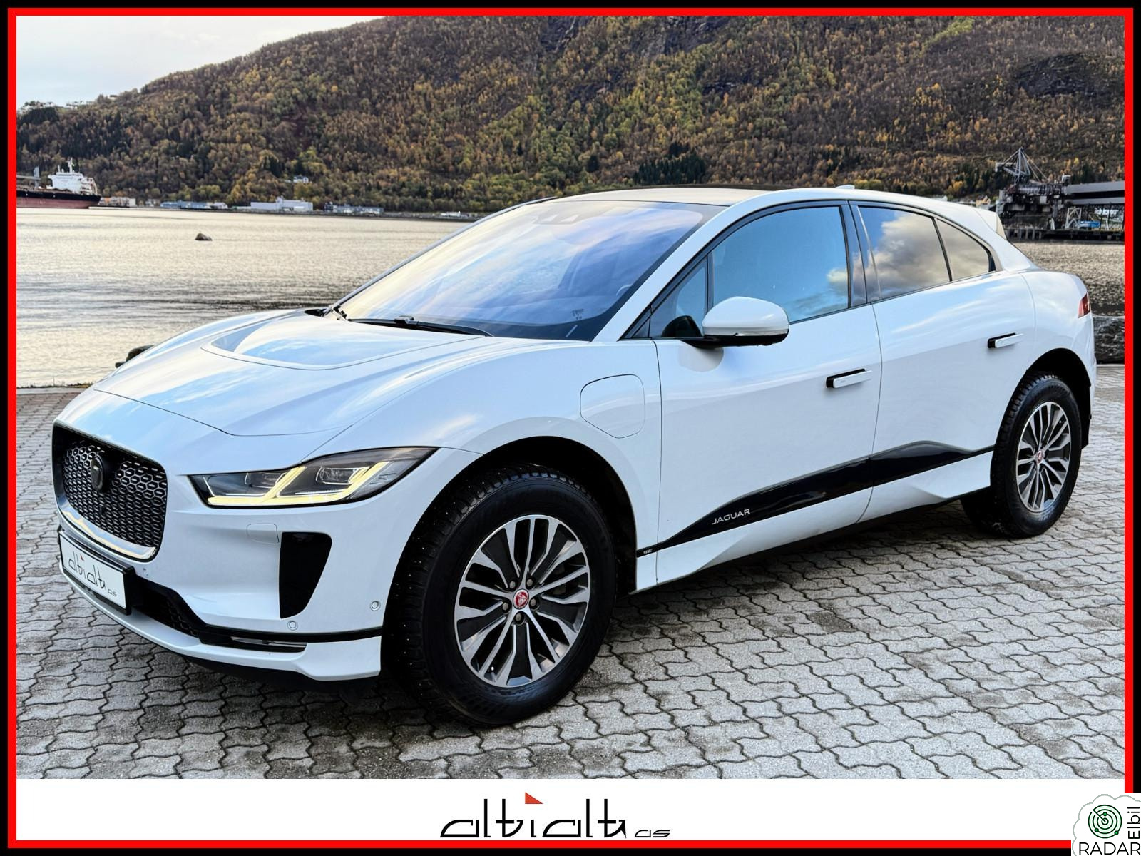 JAGUAR I-PACE EV400 AWD / Meridian / 360 / HUD / Pano / Krok++