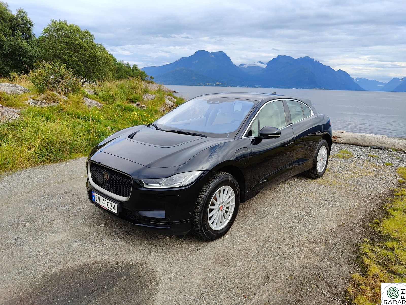 JAGUAR I-PACE EV400 SE 4WD PANO ACC KROK MERIDIAN 360KAM LUFT 400HK