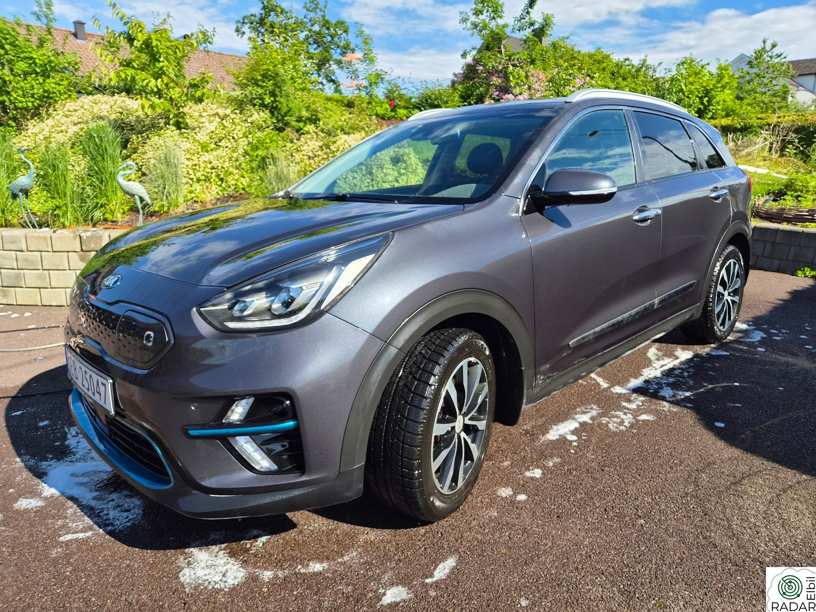 KIA NIRO First Edition 64 kwh 204 hk med soltak og skinn