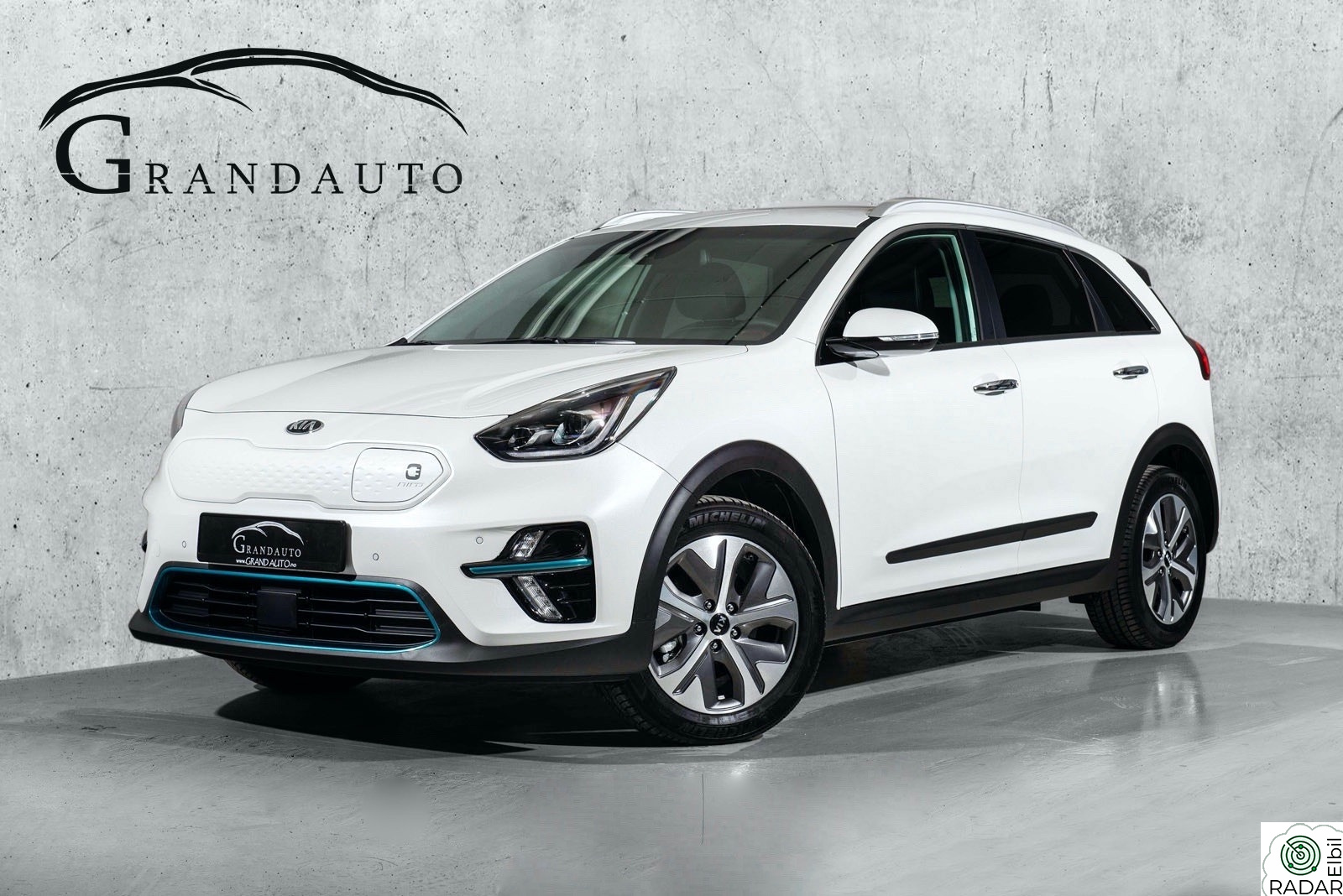 KIA NIRO 64kWh KAMERA LED AD.CRUISE JBL VARMEPUMPE VELHOLDT BIL+