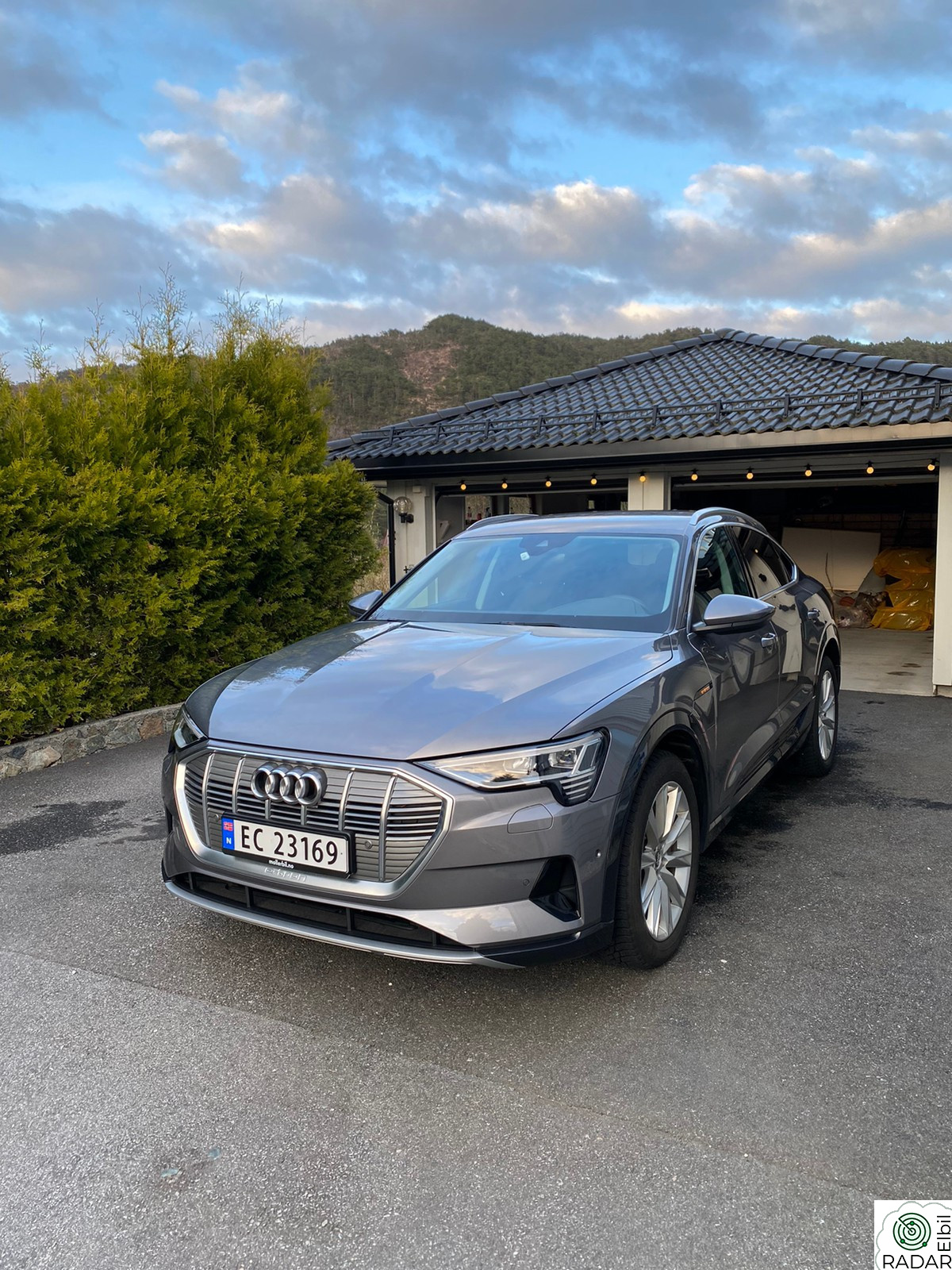 AUDI e-tron Sportback 50 50 Sportback Advanced Business Skinn R. kam Navi ACC