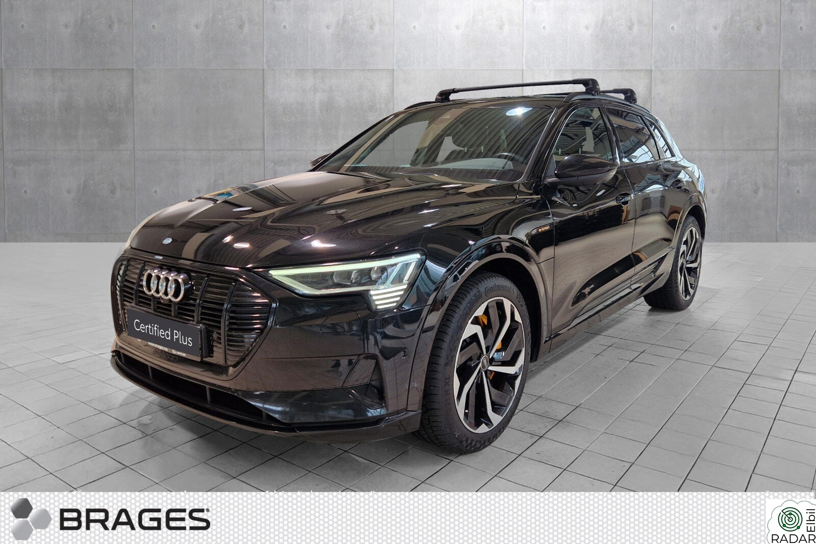 AUDI e-tron 55 55 S line,Pano,Adap.cr,4X4,Navi+++