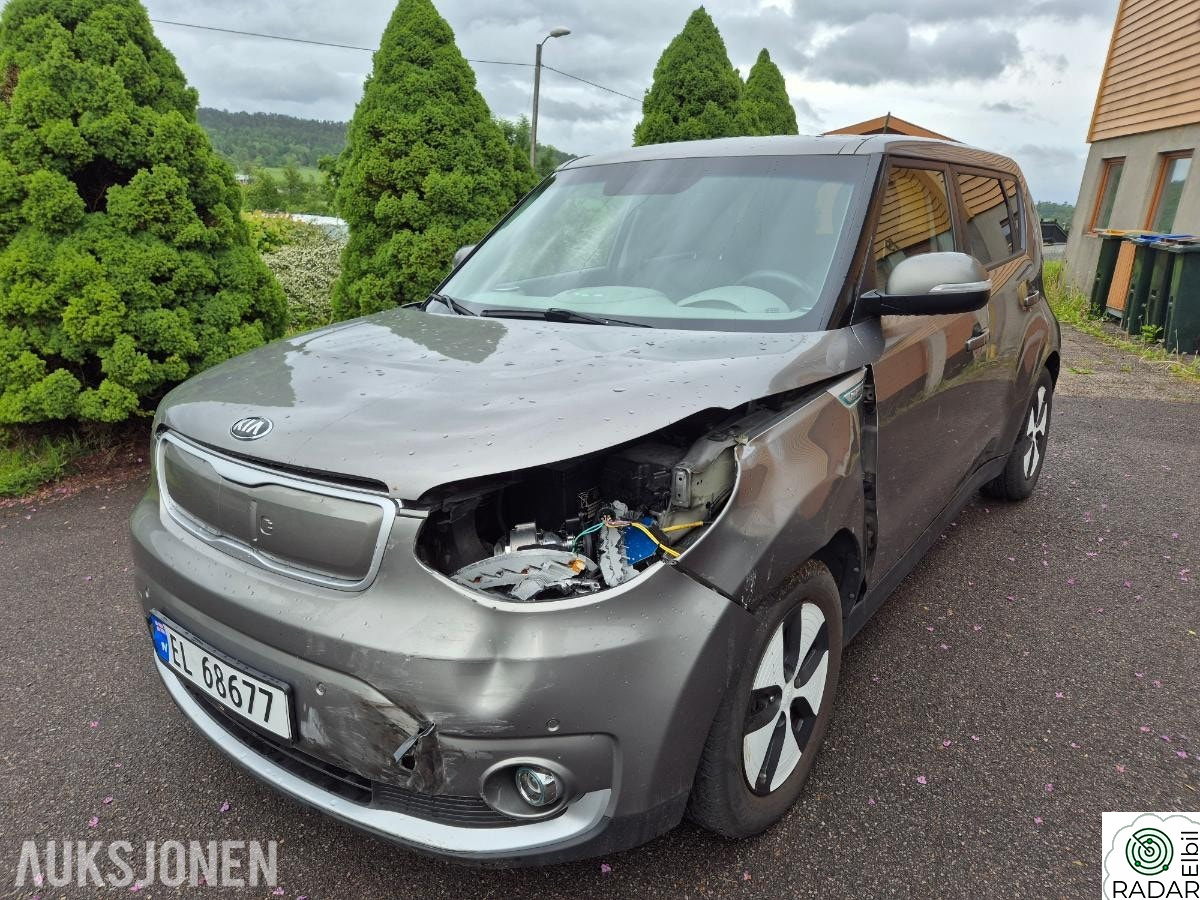 KIA SOUL EV automat cruisekontroll delskinn skinn s+v dekk eu ok