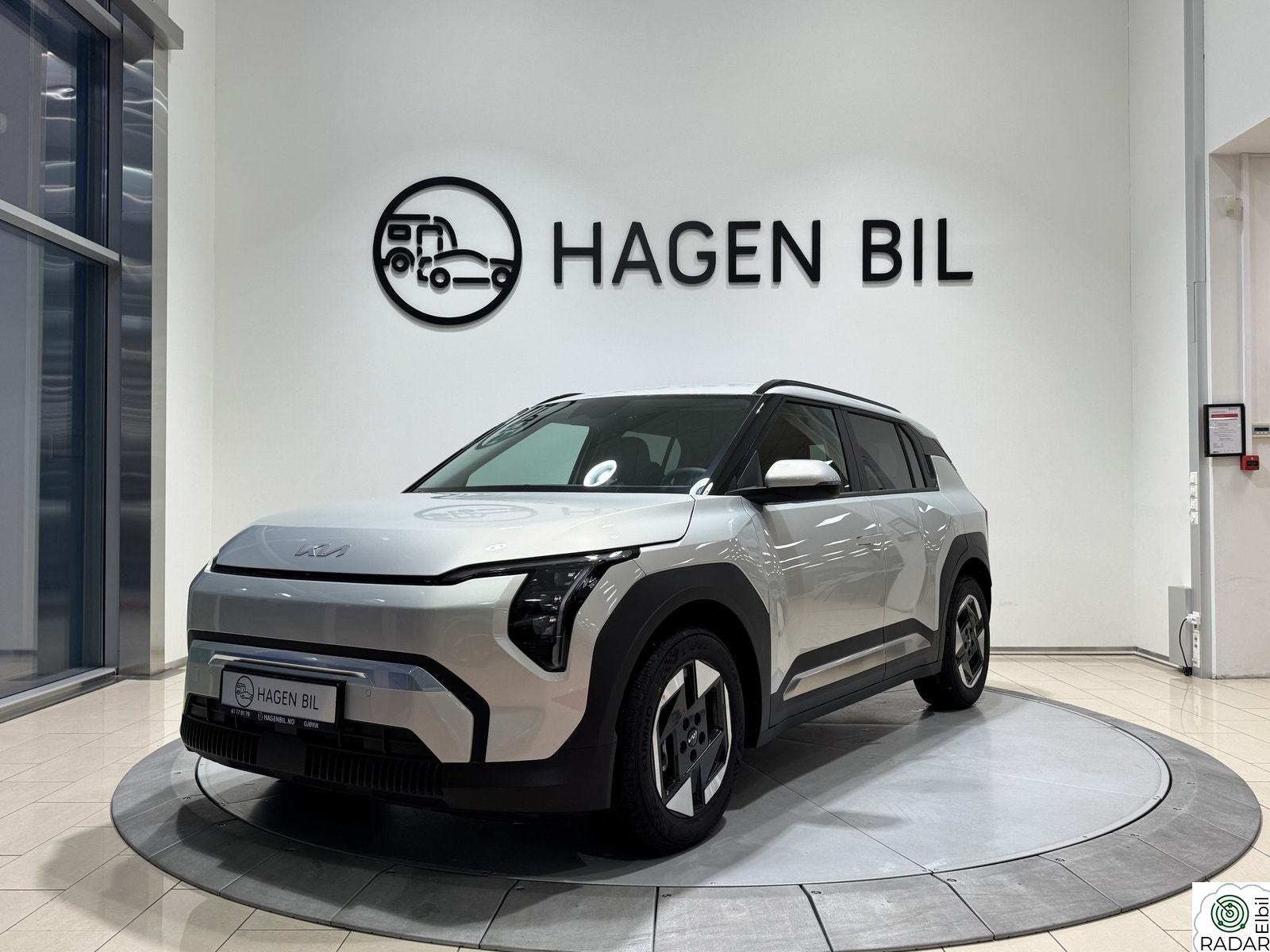 KIA EV3 LR / EXCLUSIVE / IVORY SILVER MET / NORSK BIL / 8XALU /