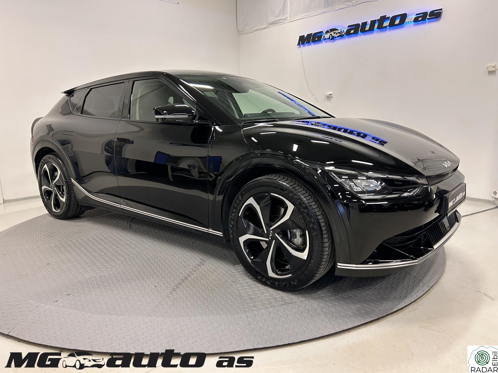 KIA EV6 AWD/325hk /LED/R.KAM/SKINN/KROK/TECTYL/SOLTAK/ACC+++